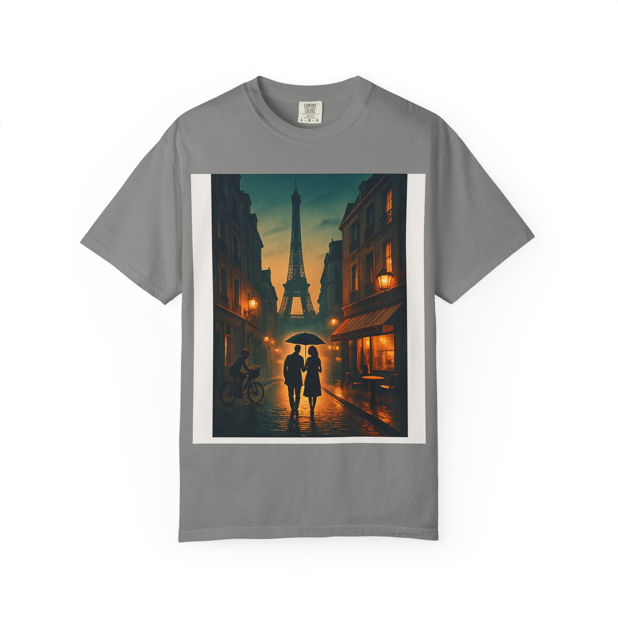 T-Shirt Teint en Pièce – Romance Parisienne Sous la Pluie (Personnalisable)