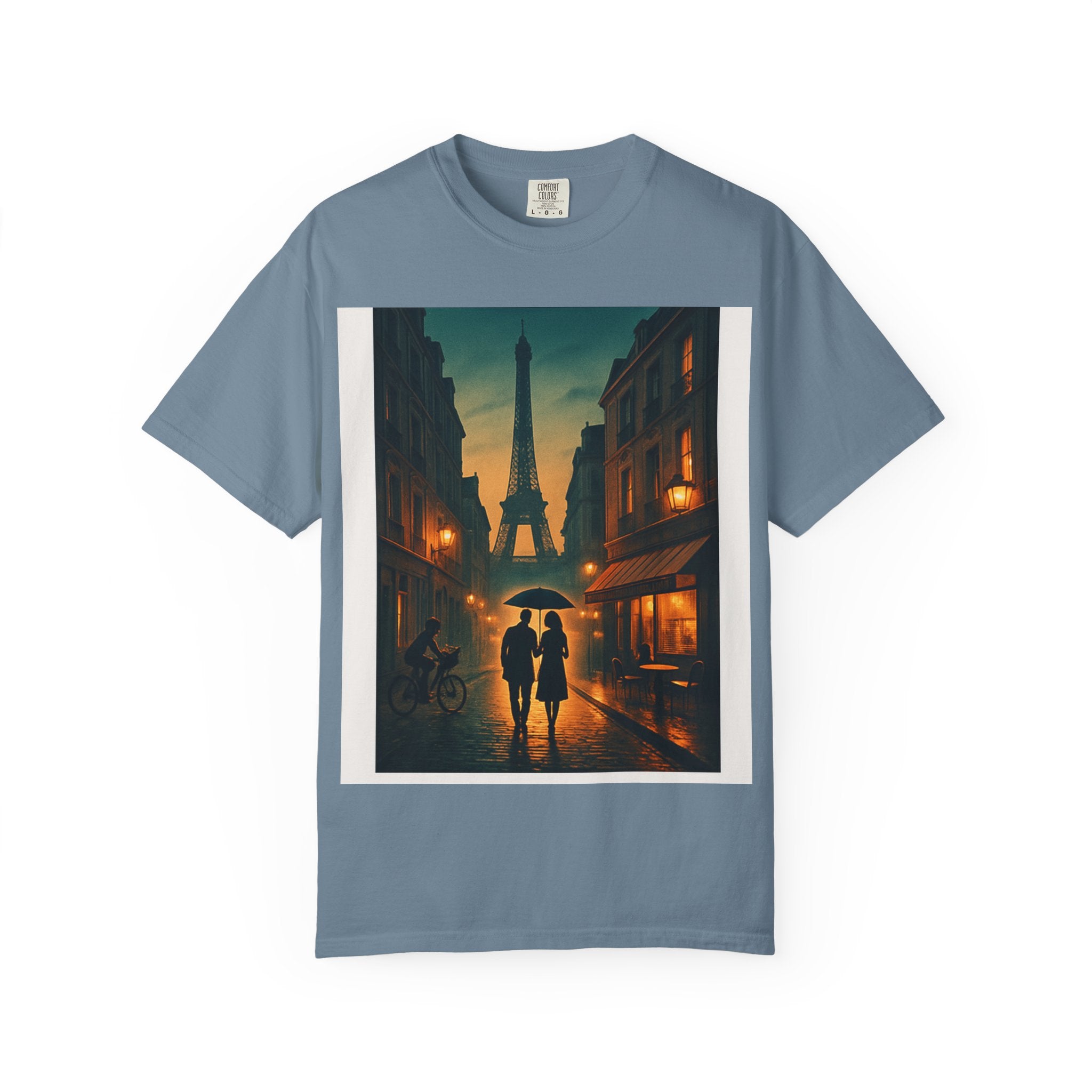 T-Shirt Teint en Pièce – Romance Parisienne Sous la Pluie (Personnalisable)