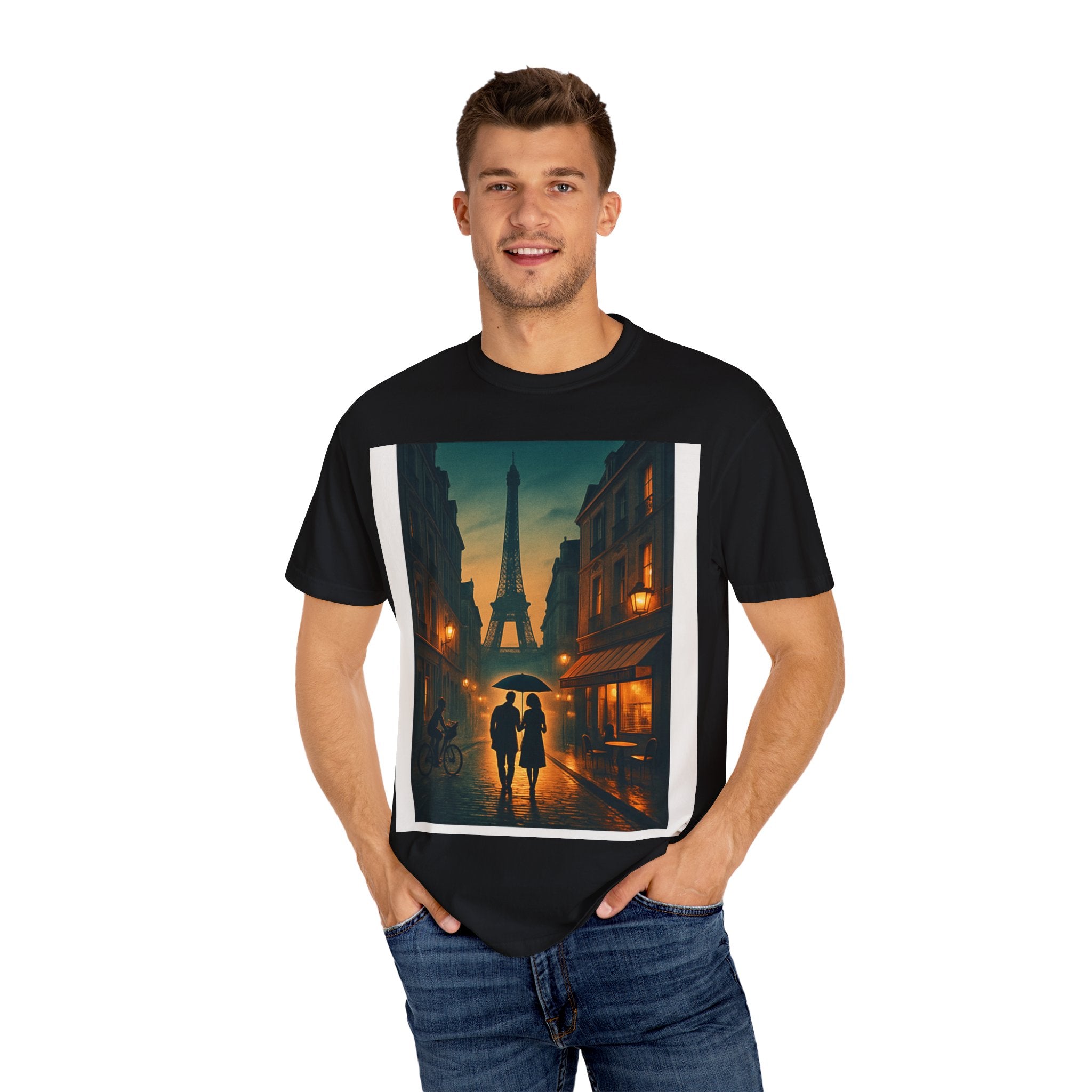 T-Shirt Teint en Pièce – Romance Parisienne Sous la Pluie (Personnalisable)