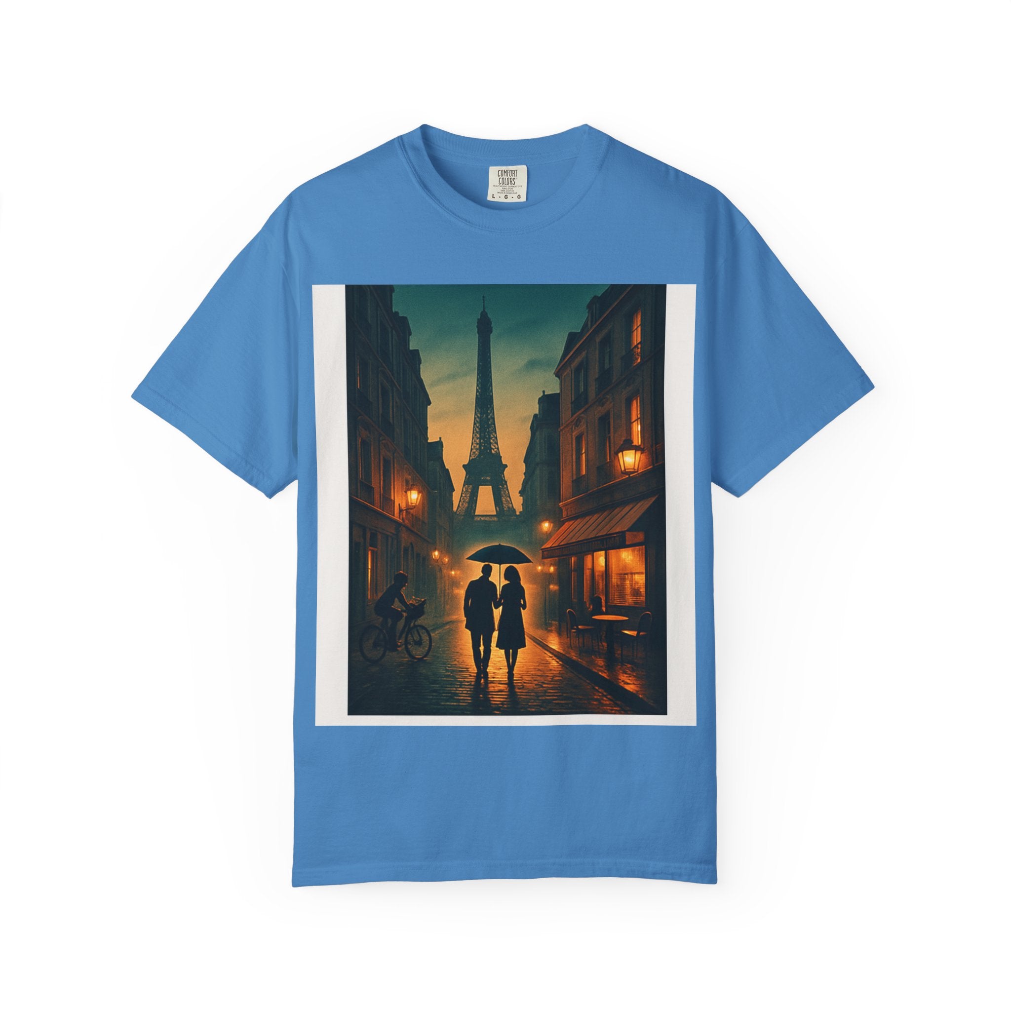T-Shirt Teint en Pièce – Romance Parisienne Sous la Pluie (Personnalisable)