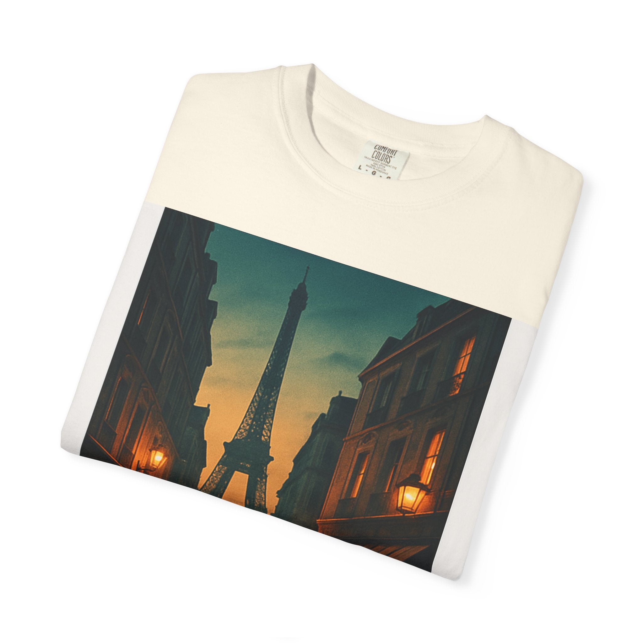 T-Shirt Teint en Pièce – Romance Parisienne Sous la Pluie (Personnalisable)