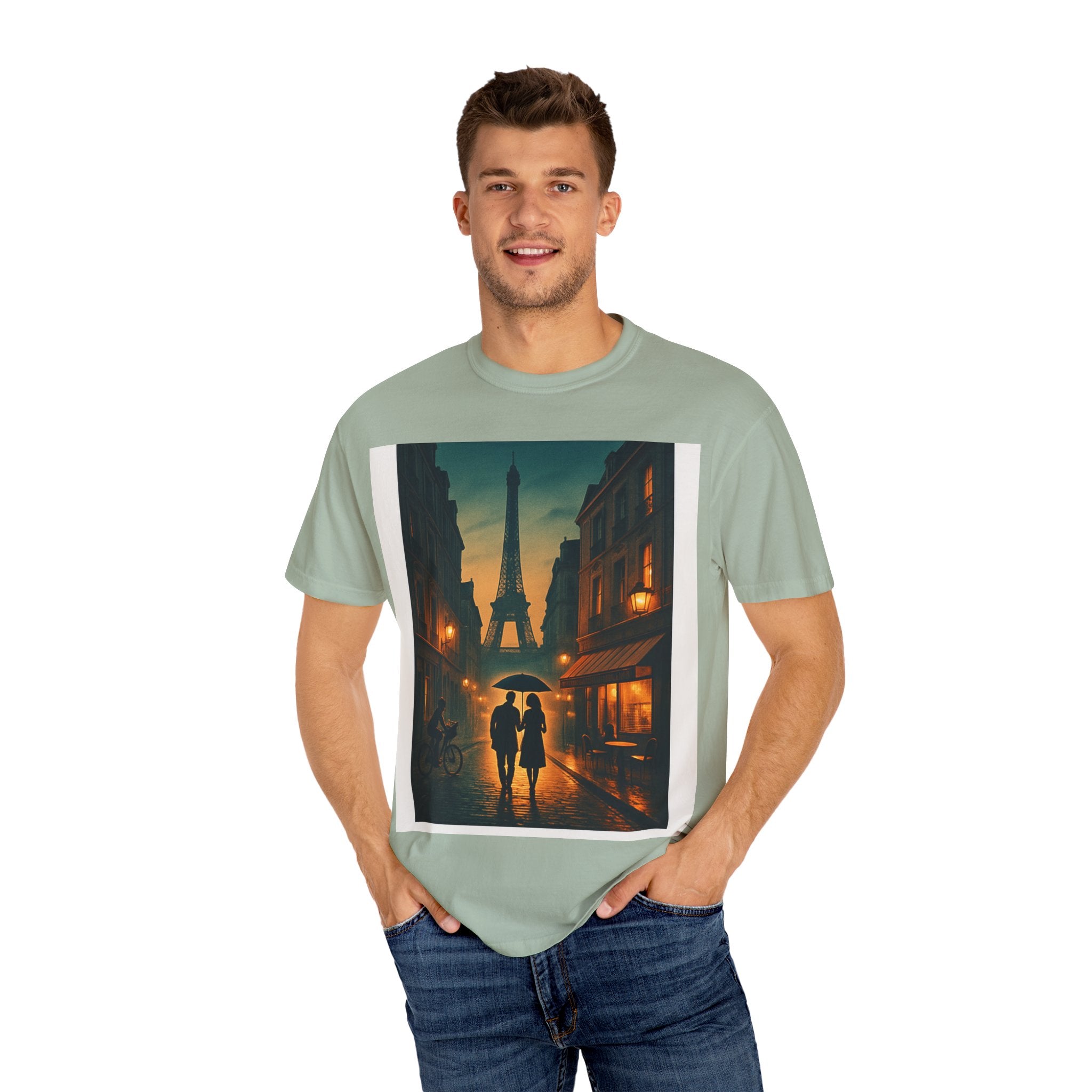 T-Shirt Teint en Pièce – Romance Parisienne Sous la Pluie (Personnalisable)