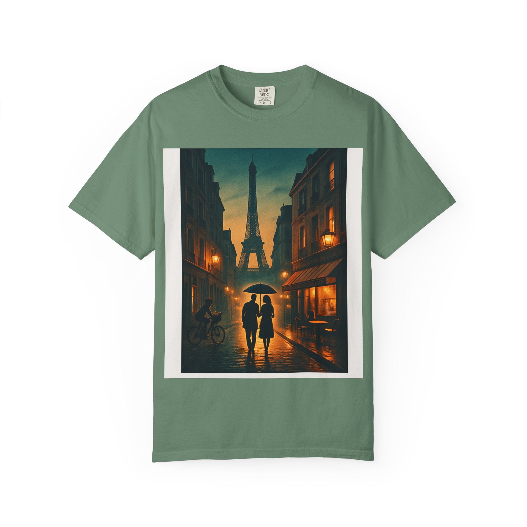 T-Shirt Teint en Pièce – Romance Parisienne Sous la Pluie (Personnalisable)