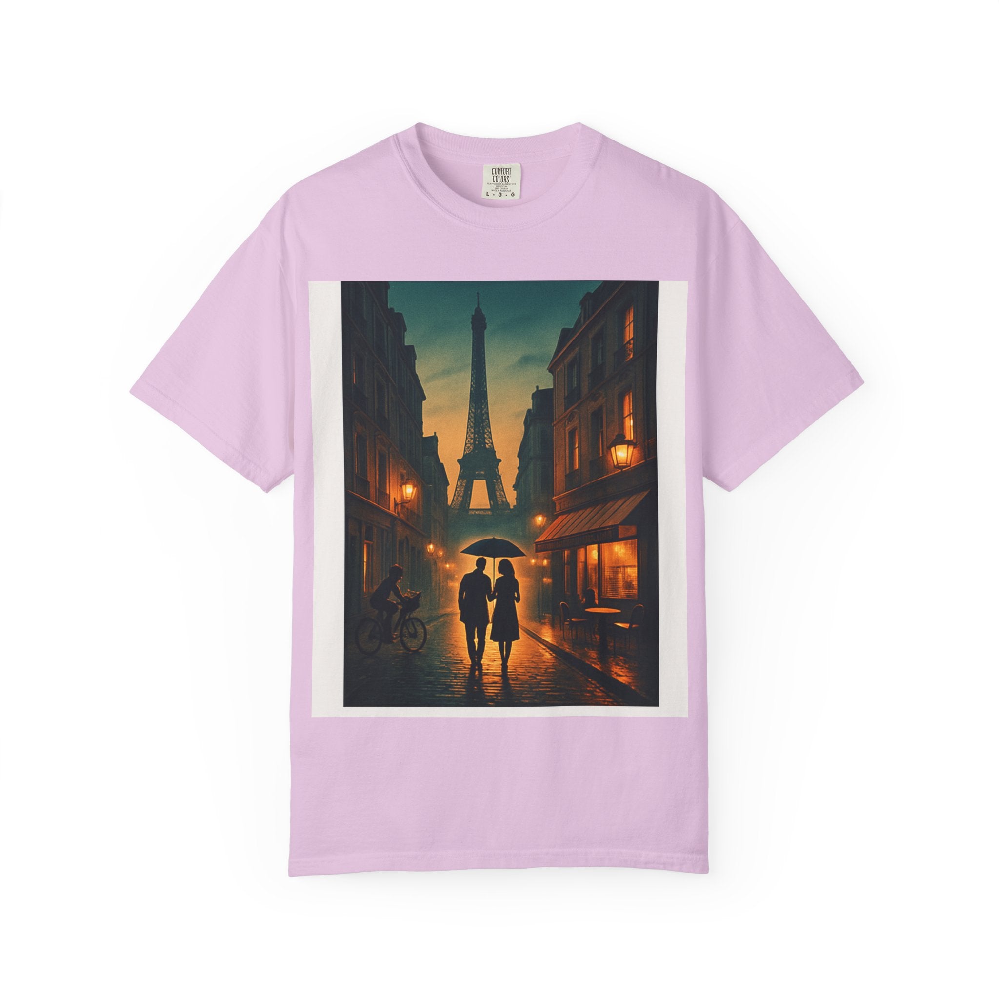 T-Shirt Teint en Pièce – Romance Parisienne Sous la Pluie (Personnalisable)