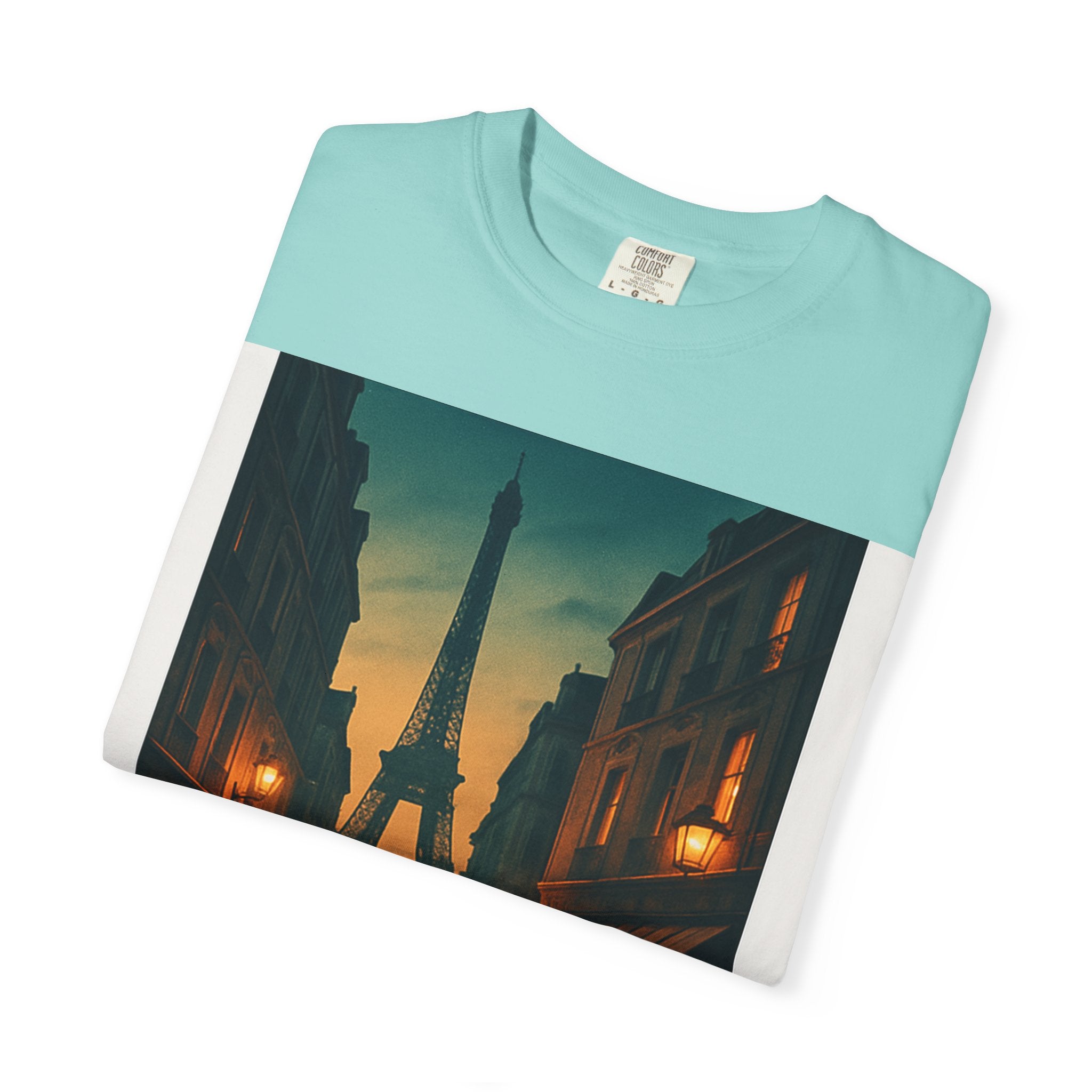 T-Shirt Teint en Pièce – Romance Parisienne Sous la Pluie (Personnalisable)