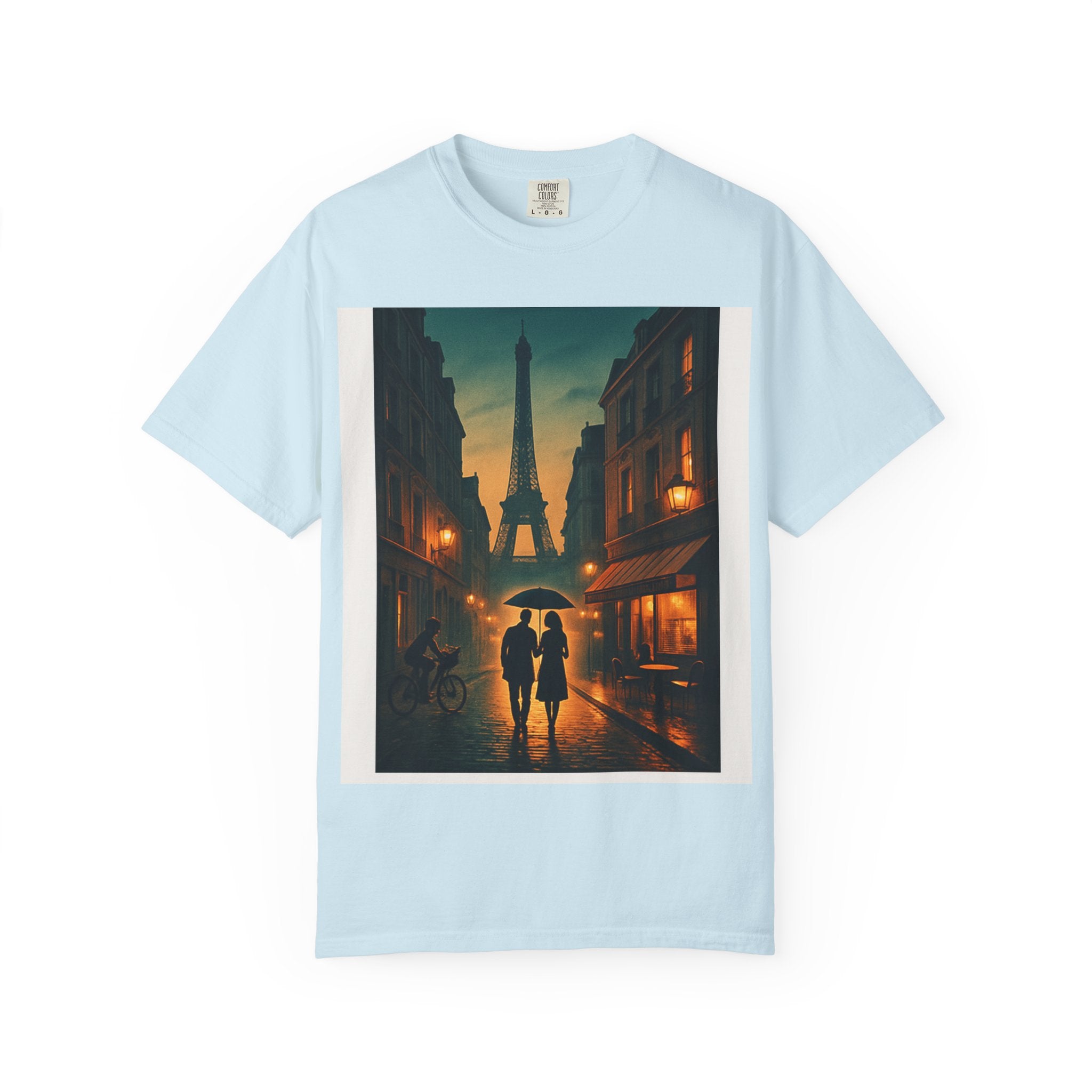 T-Shirt Teint en Pièce – Romance Parisienne Sous la Pluie (Personnalisable)