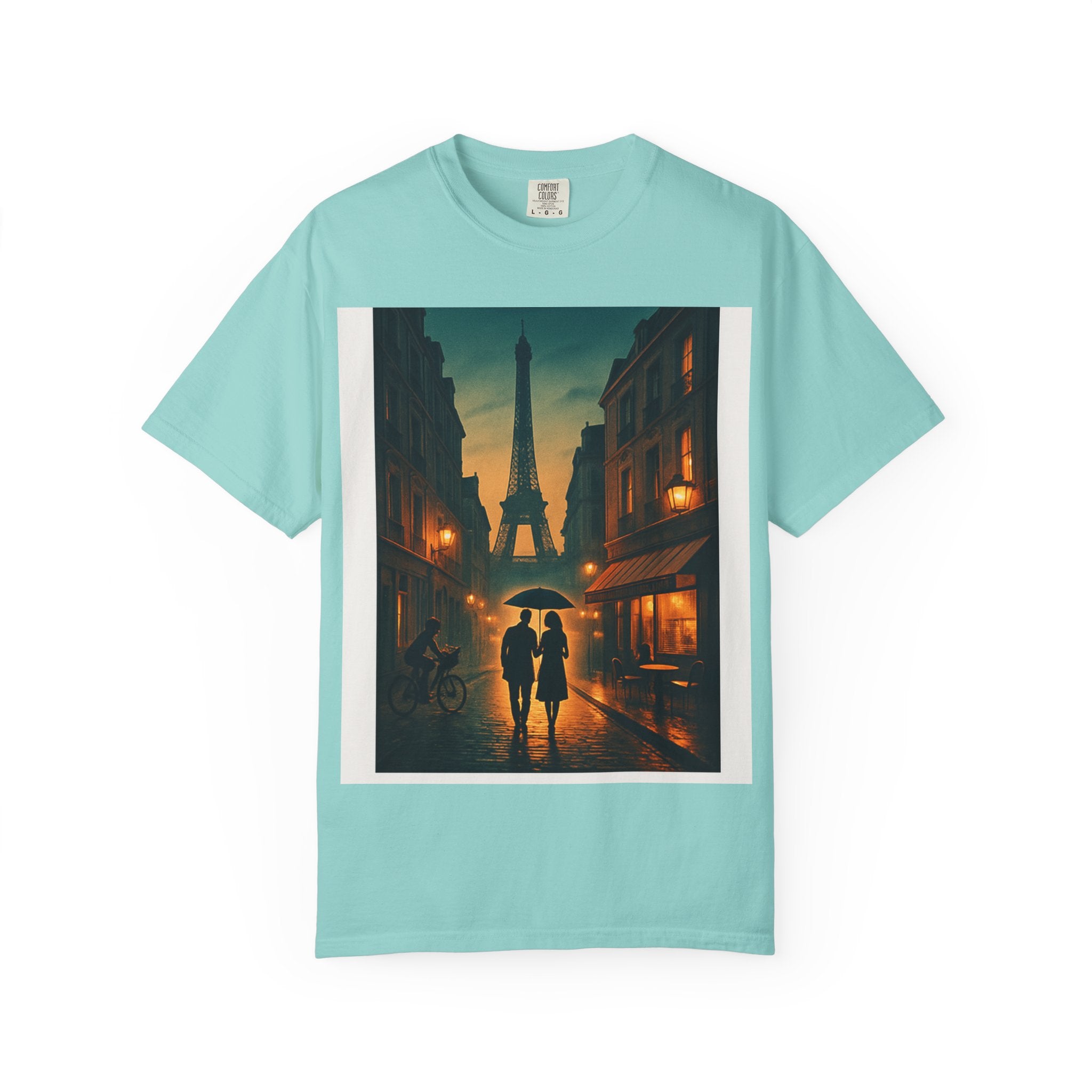 T-Shirt Teint en Pièce – Romance Parisienne Sous la Pluie (Personnalisable)