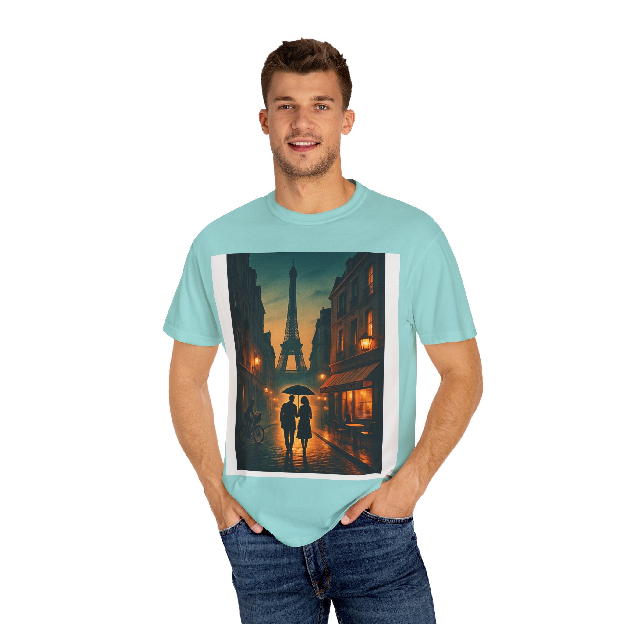 T-Shirt Teint en Pièce – Romance Parisienne Sous la Pluie (Personnalisable)
