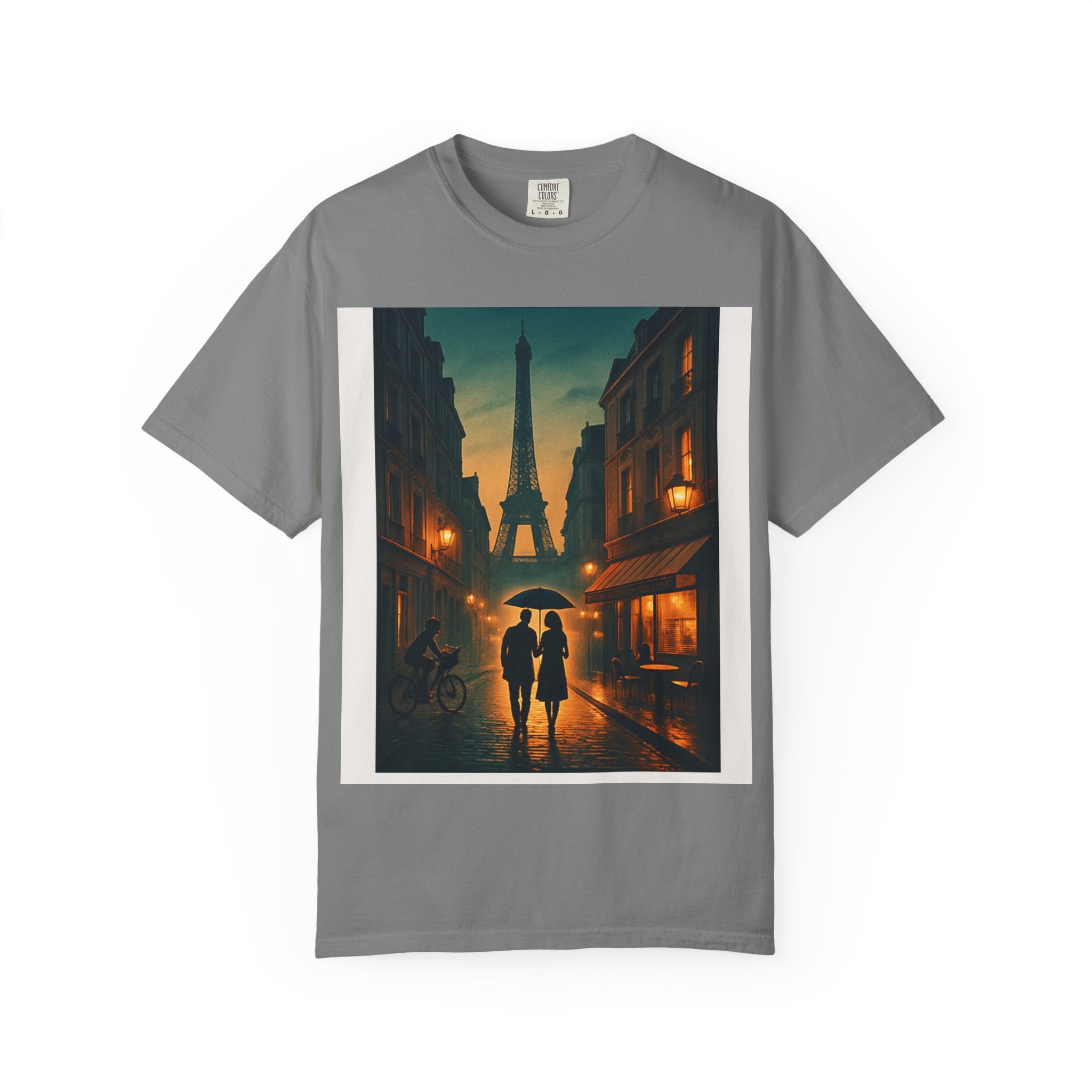 T-Shirt Teint en Pièce – Romance Parisienne Sous la Pluie (Personnalisable)