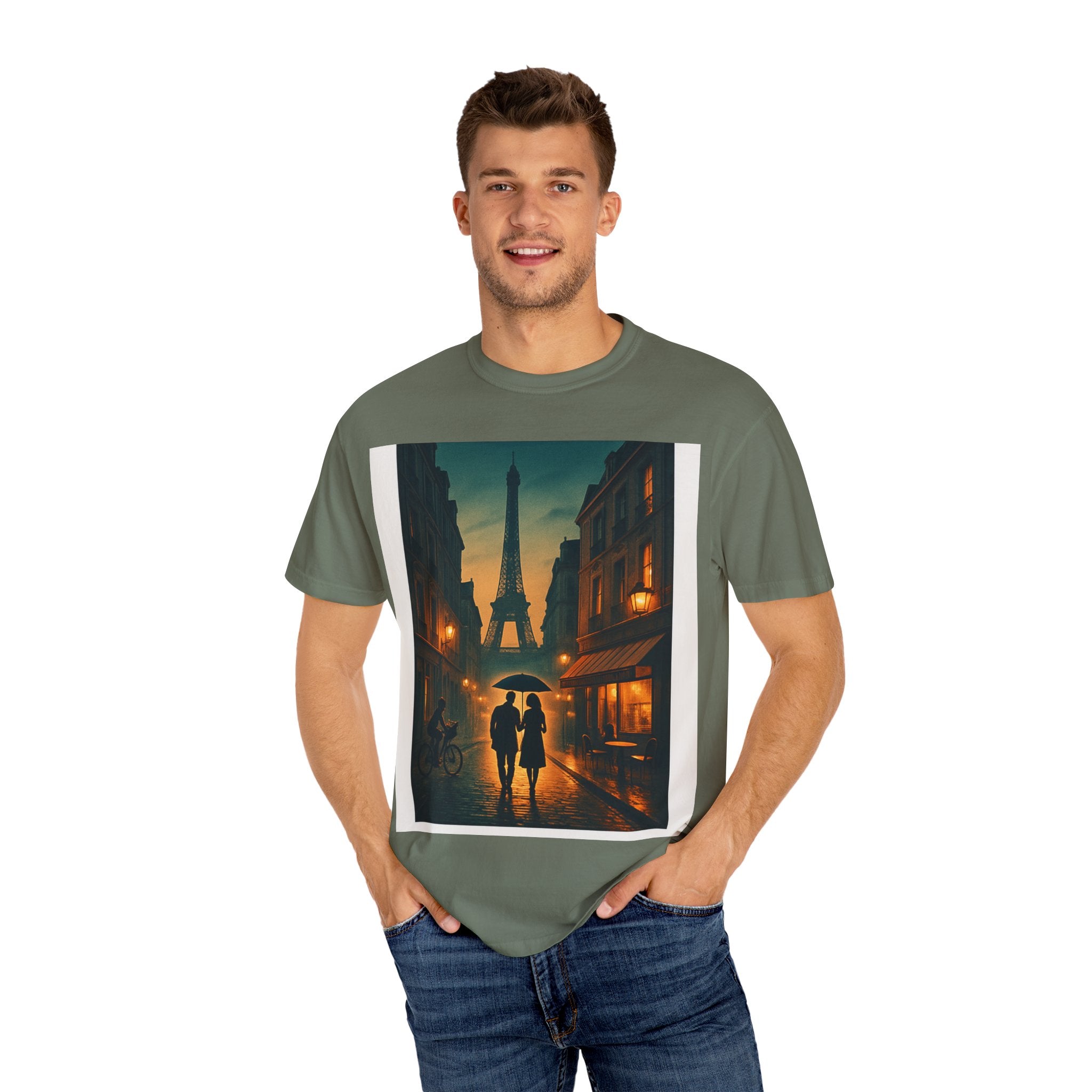 T-Shirt Teint en Pièce – Romance Parisienne Sous la Pluie (Personnalisable)