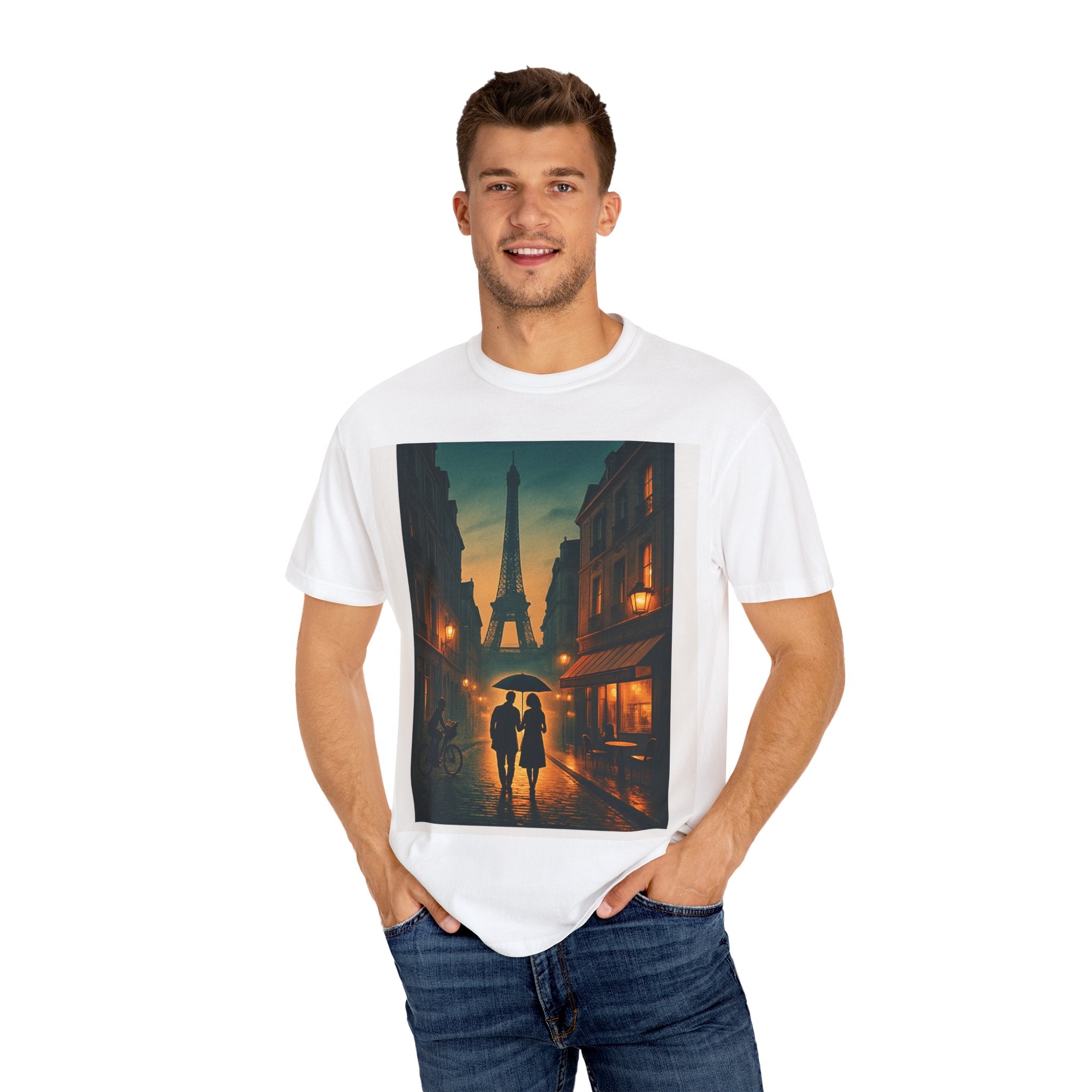 T-Shirt Teint en Pièce – Romance Parisienne Sous la Pluie (Personnalisable)