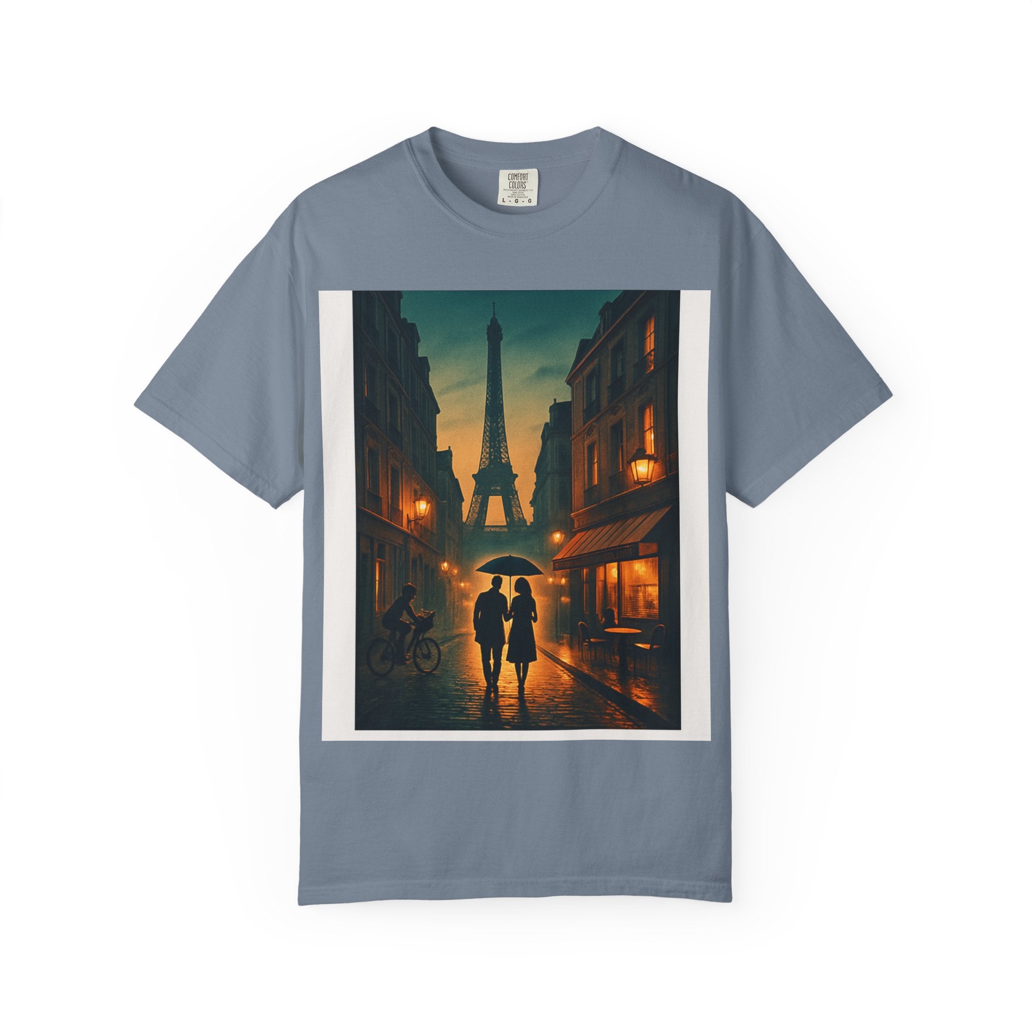 T-Shirt Teint en Pièce – Romance Parisienne Sous la Pluie (Personnalisable)