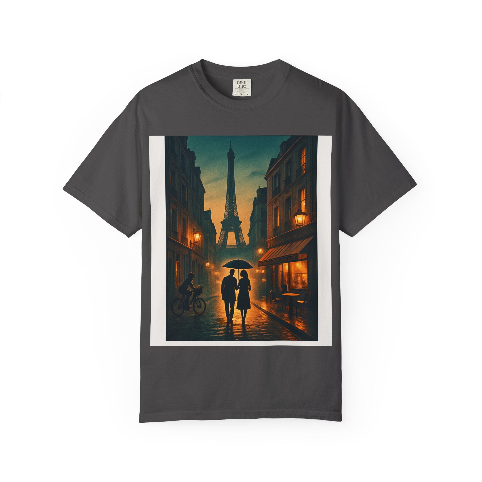 T-Shirt Teint en Pièce – Romance Parisienne Sous la Pluie (Personnalisable)