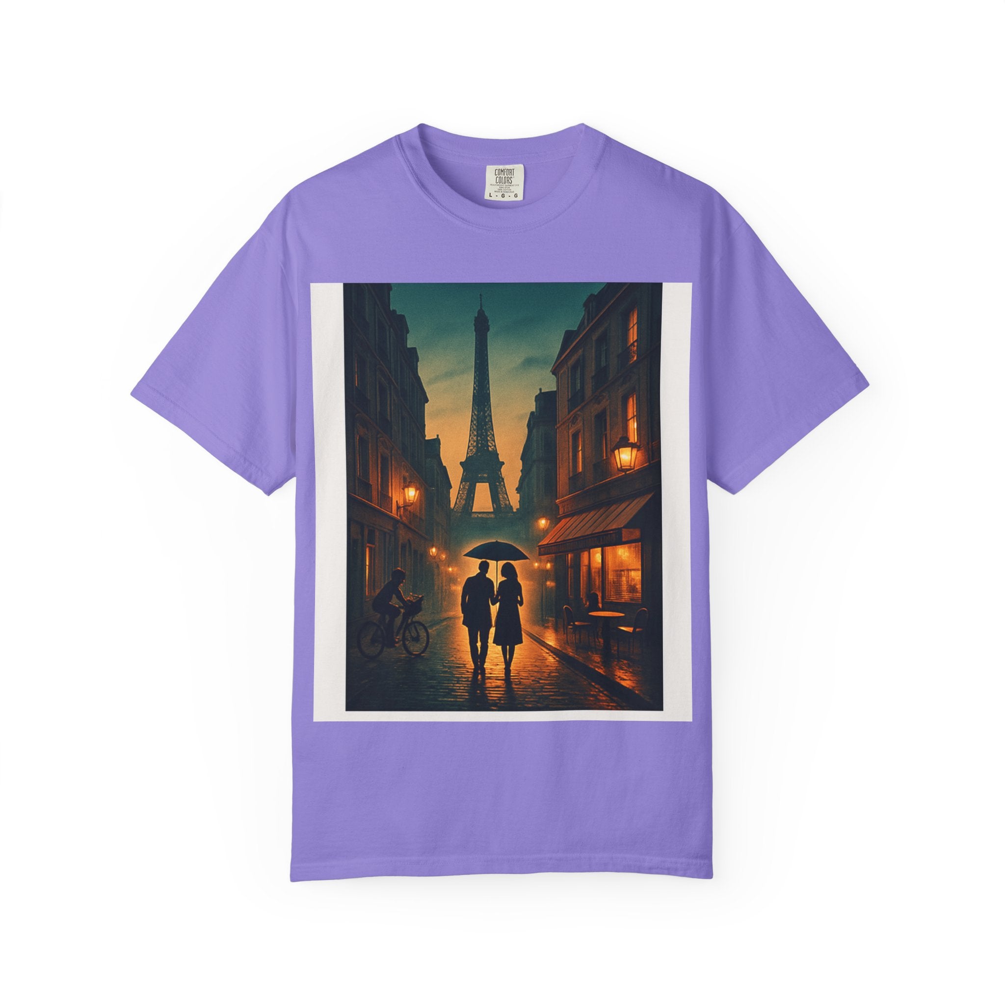 T-Shirt Teint en Pièce – Romance Parisienne Sous la Pluie (Personnalisable)