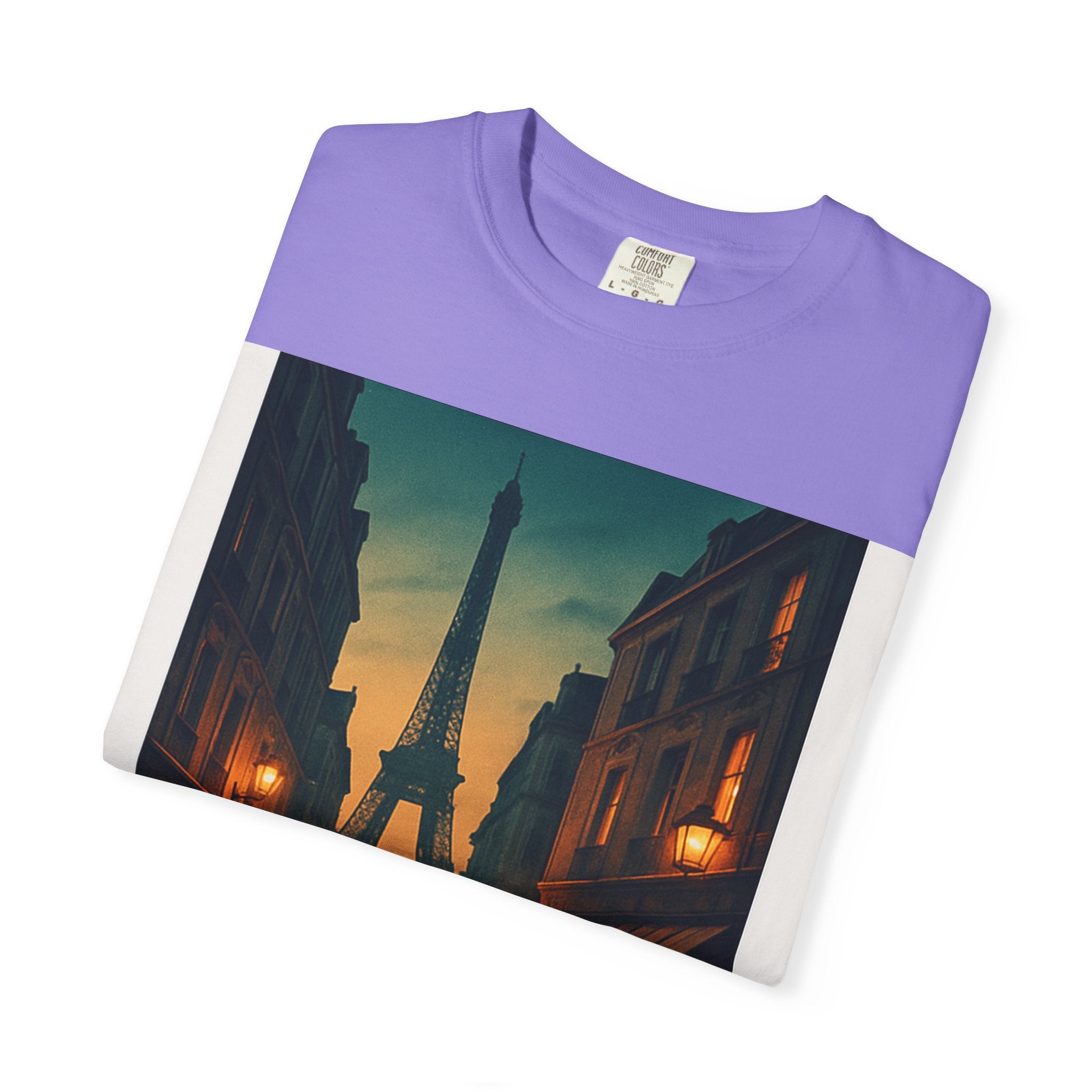 T-Shirt Teint en Pièce – Romance Parisienne Sous la Pluie (Personnalisable)