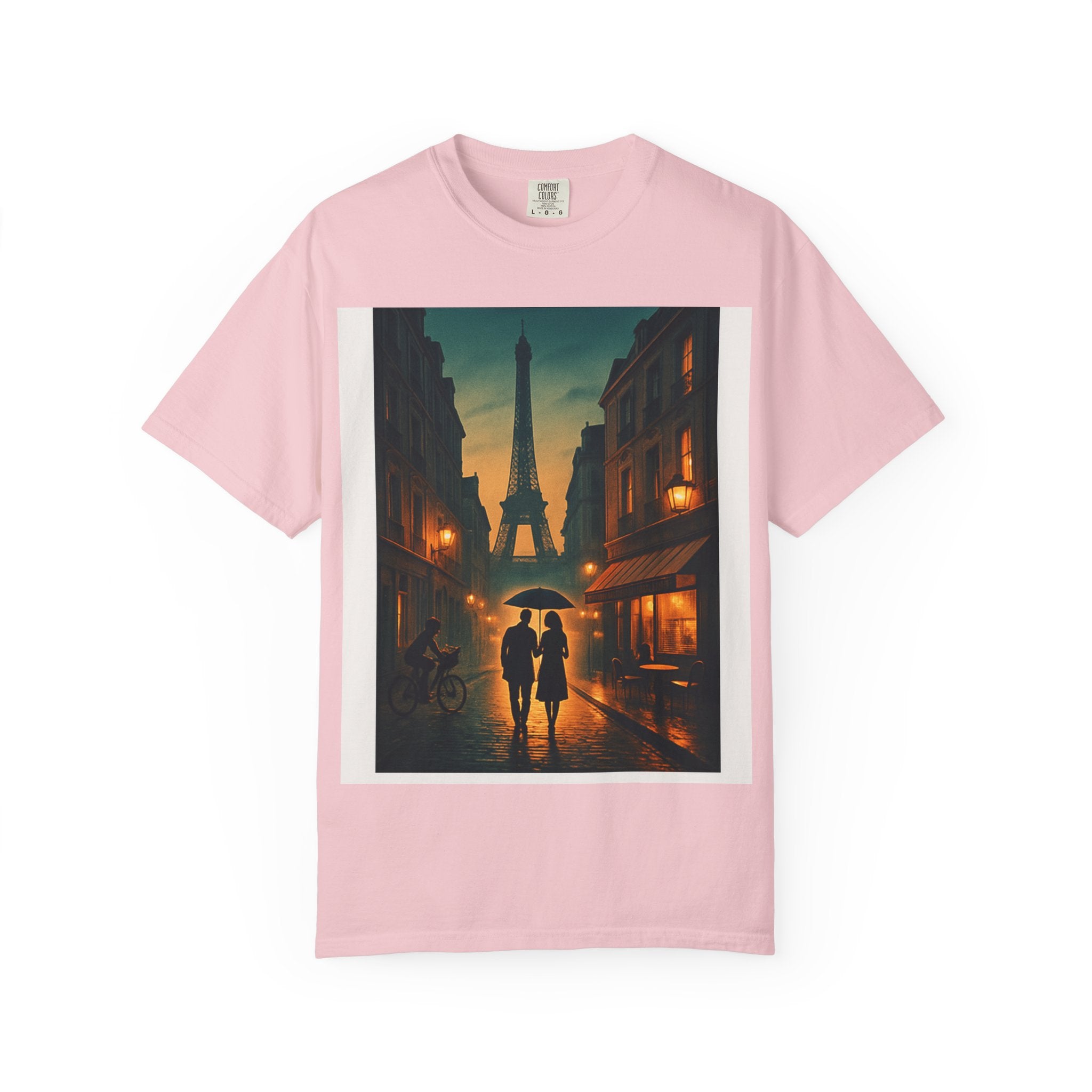 T-Shirt Teint en Pièce – Romance Parisienne Sous la Pluie (Personnalisable)