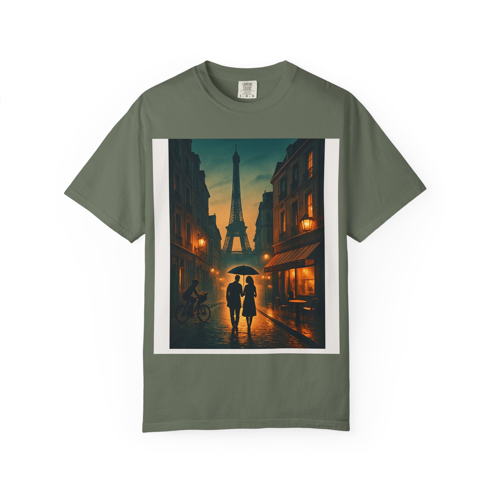 T-Shirt Teint en Pièce – Romance Parisienne Sous la Pluie (Personnalisable)