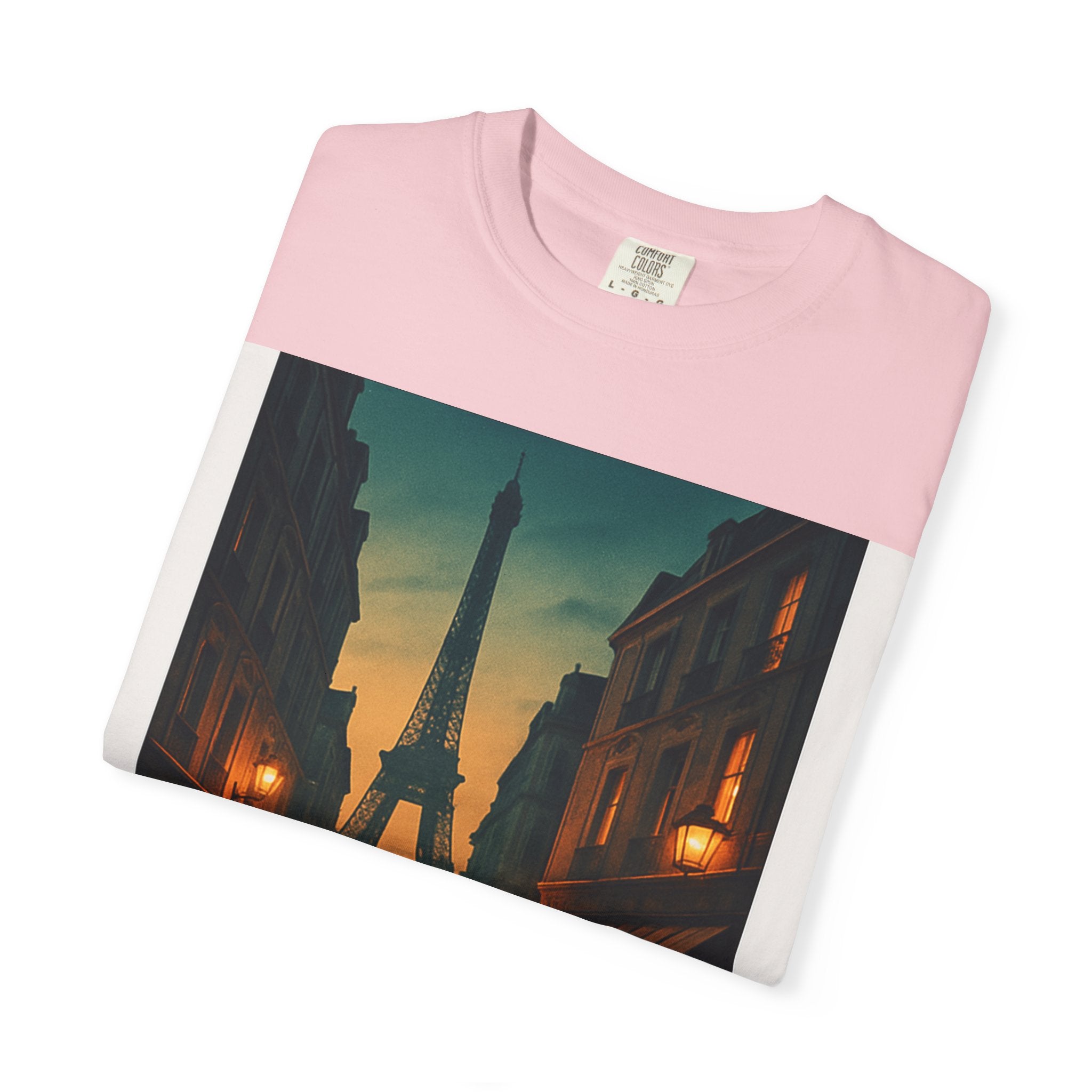 T-Shirt Teint en Pièce – Romance Parisienne Sous la Pluie (Personnalisable)