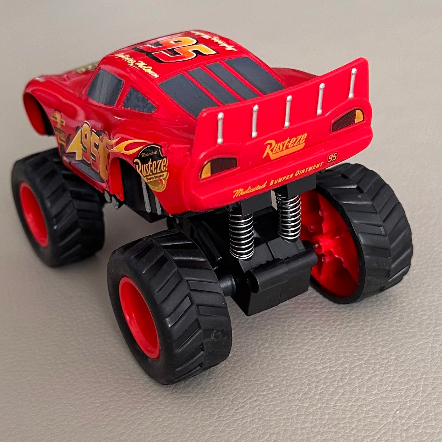 Disney Toy Story 4 – Lightning McQueen Inertiel avec Lumières | Modèle de Collection Enfants