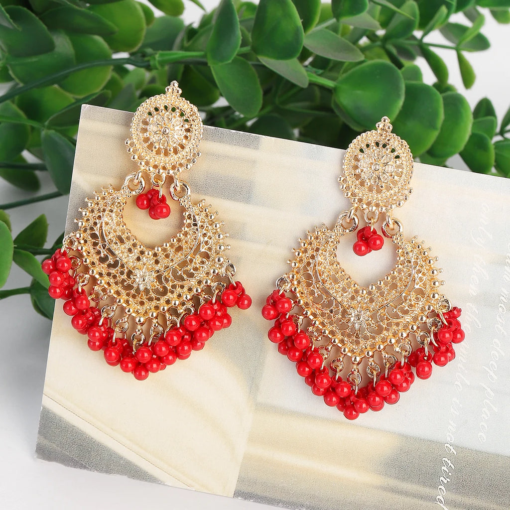 Boucles d’Oreilles Boho Cœur Doré – Fleur Sculptée & Perles – Style Jhumka Indien