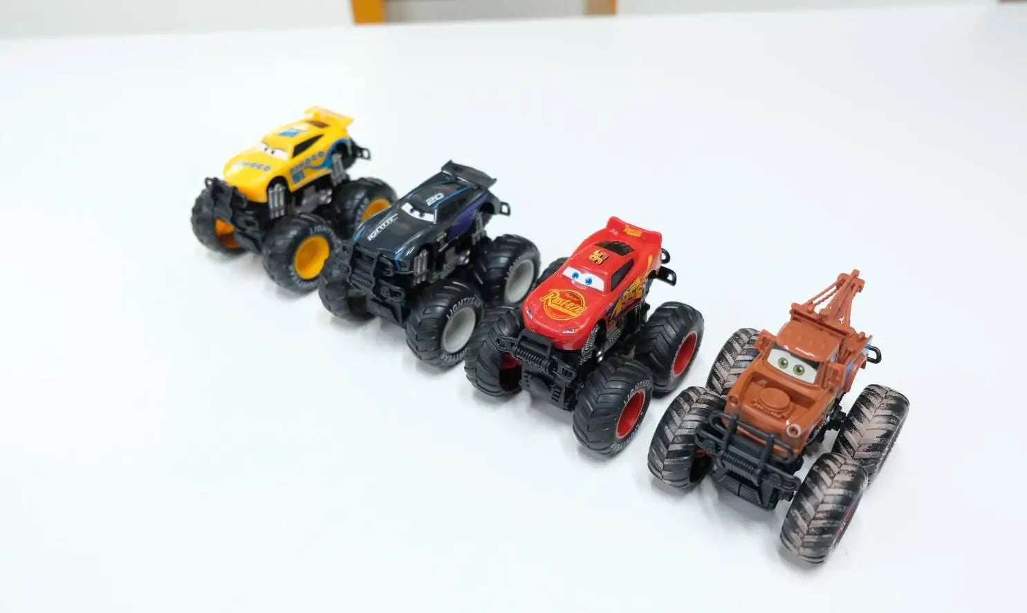 Ensemble de Véhicules Tout-Terrain à Double Inertie – Modèles Miniatures 1:55