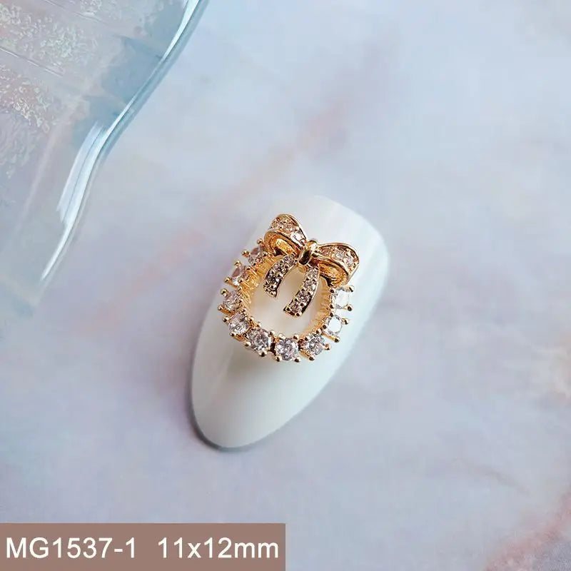 Décorations d’Ongles Noël Zircon ✨ (Lot de 10 pièces)