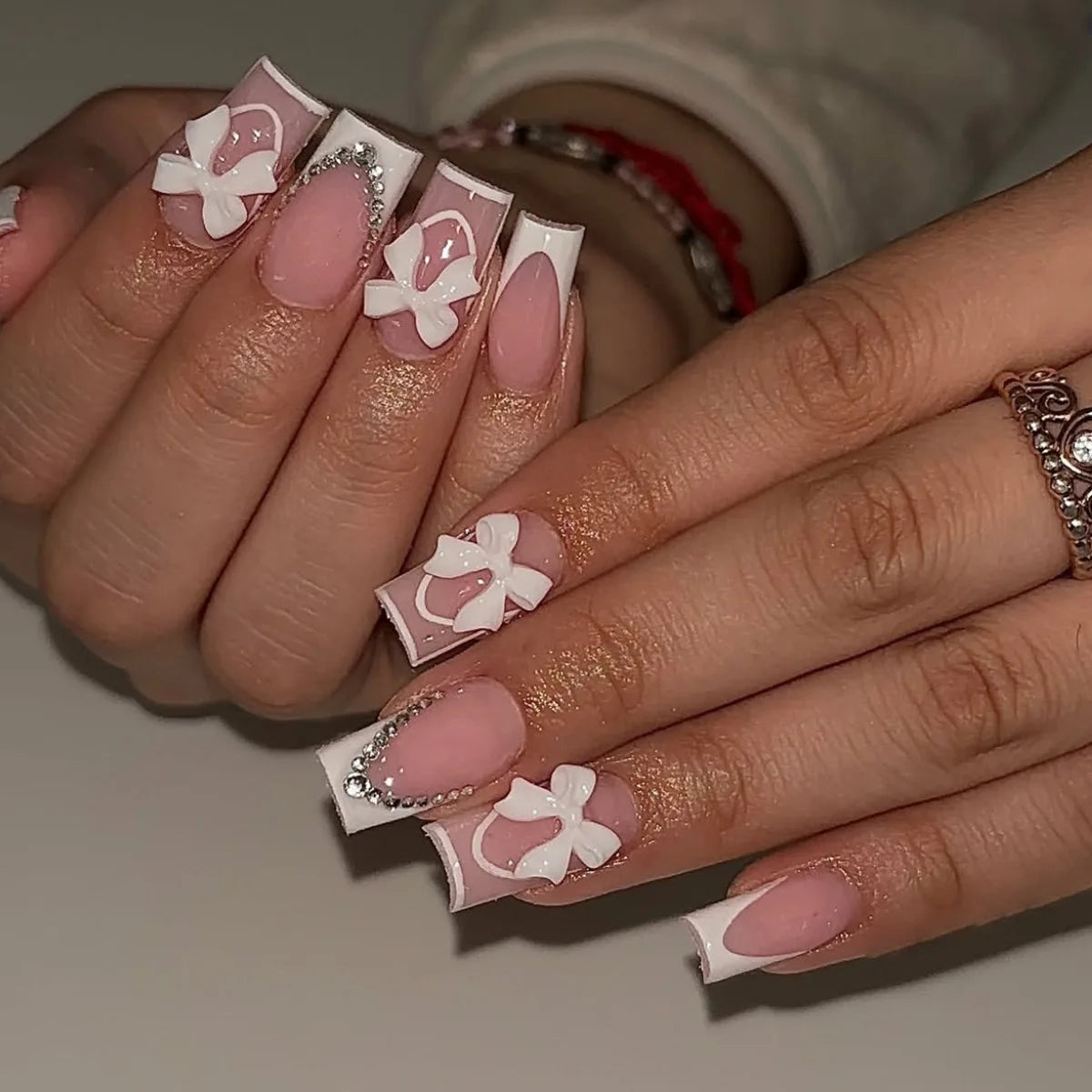 24 Pièces Faux Ongles French 3D – Nœud Papillon Élégant & Manucure Professionnelle DIY