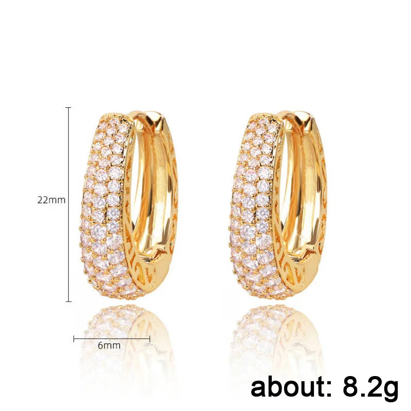 Boucles d’Oreilles Créoles HUITAN – Pavé CZ Doré Luxe
