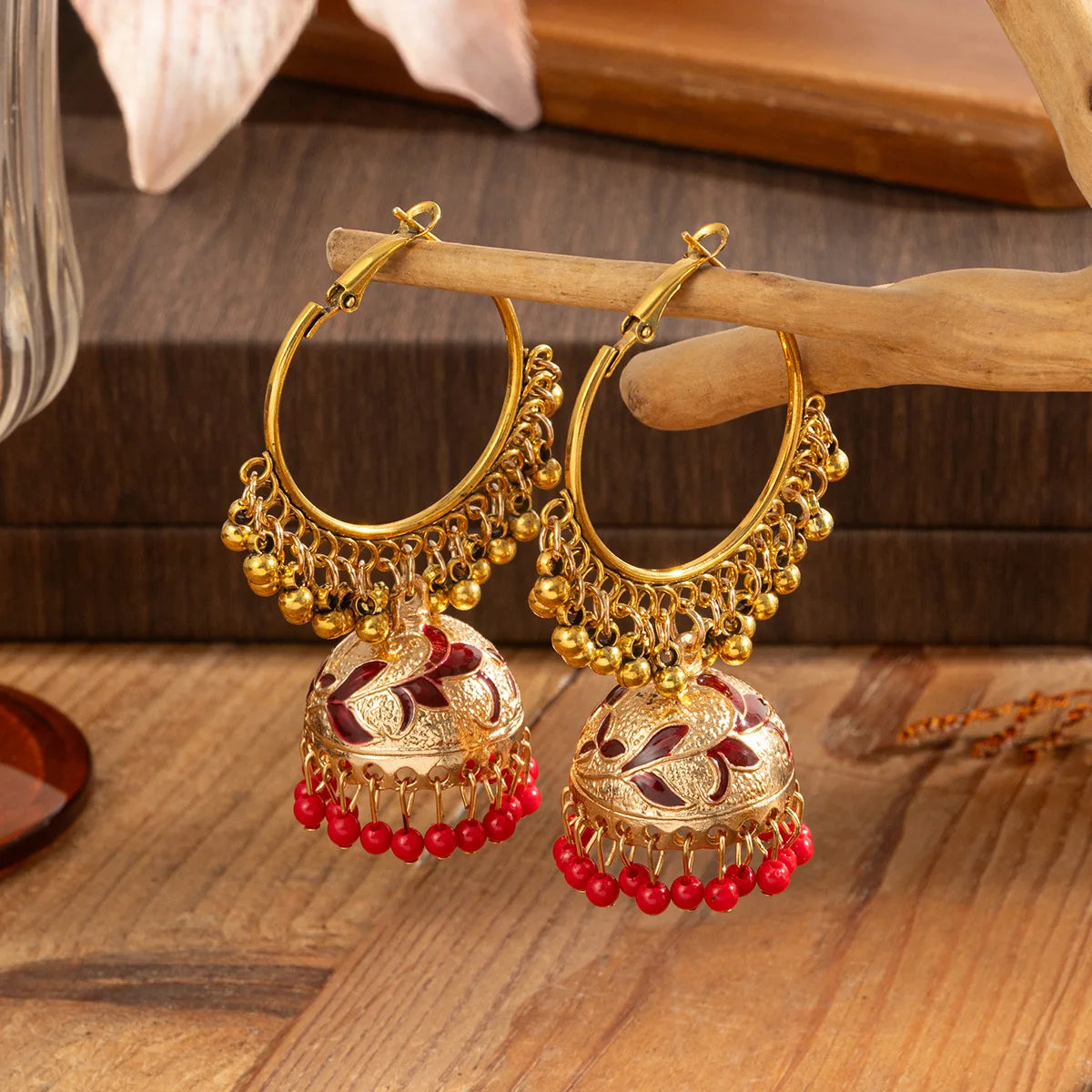 Jhumka Grand Rond Doré – Boucles d’Oreilles Indiennes Vintage Éthniques – Émail, Fleur & Cloche