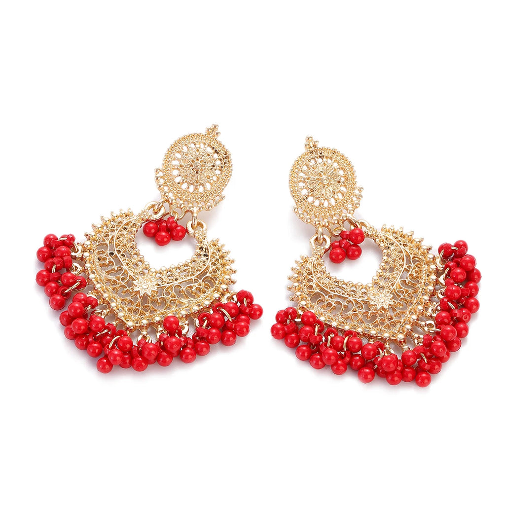 Boucles d’Oreilles Boho Cœur Doré – Fleur Sculptée & Perles – Style Jhumka Indien