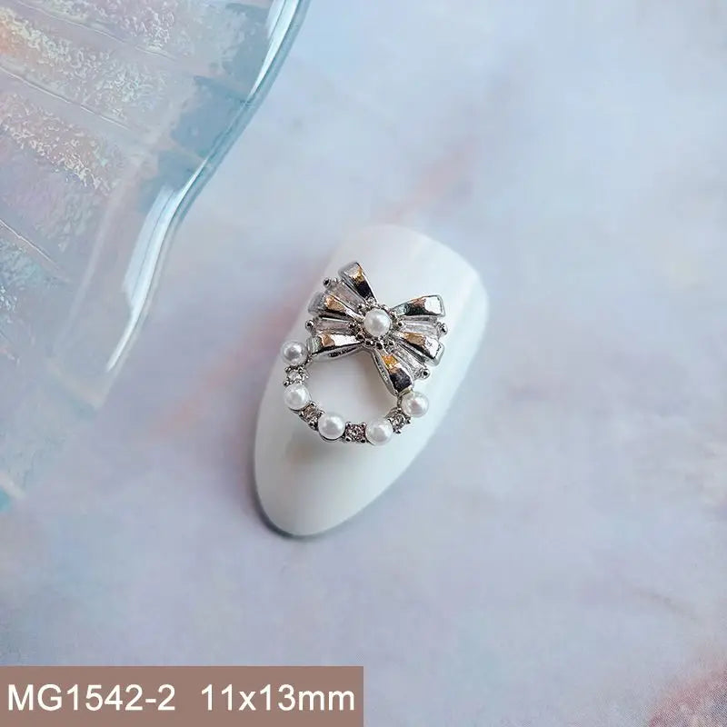 Décorations d’Ongles Noël Zircon ✨ (Lot de 10 pièces)