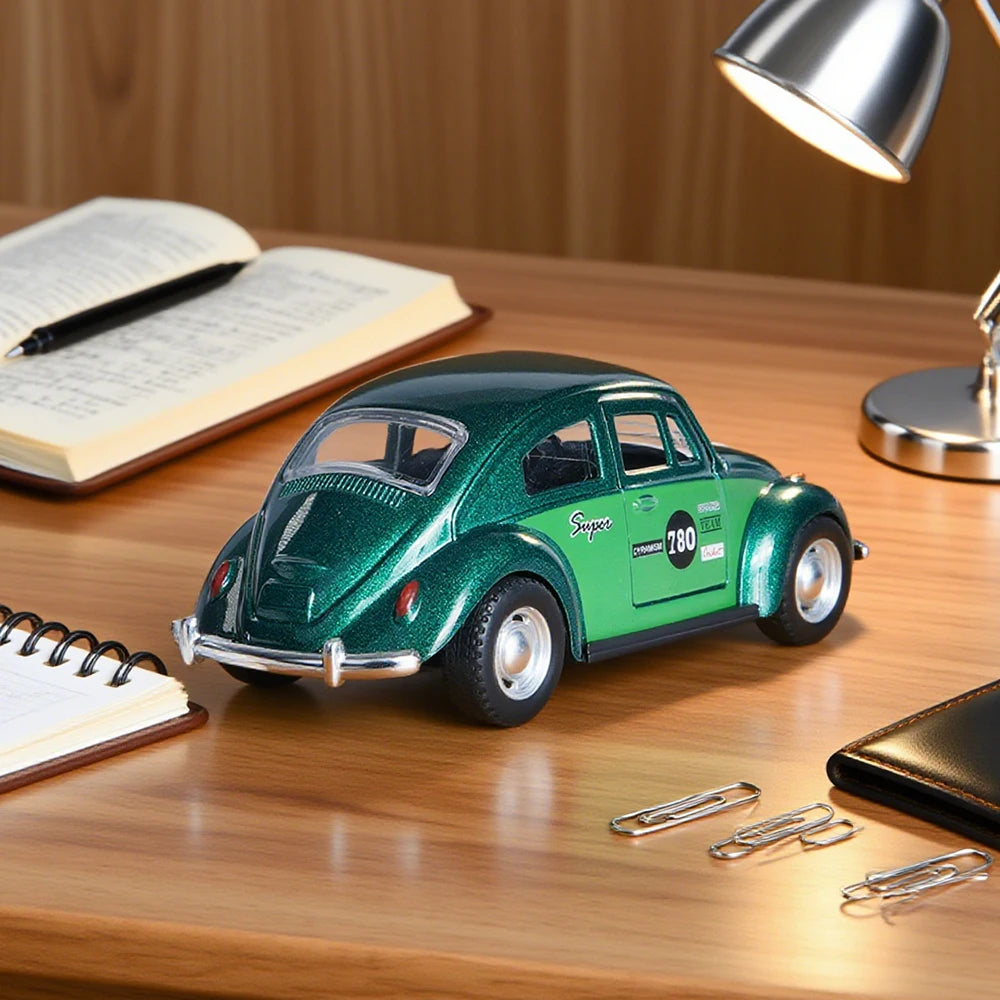 Voiture Miniature Coccinelle Verte Rétro – 1:32 | Mécanisme à Friction, Portes Ouvrantes | Jouet & Décoration