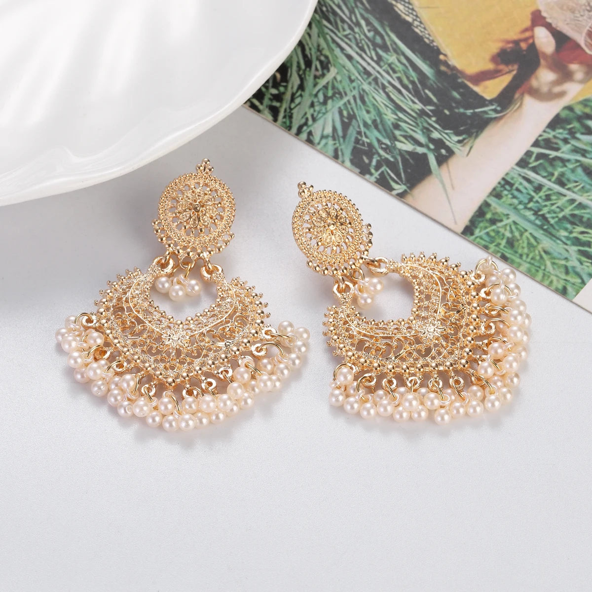 Boucles d’Oreilles Jhumka Indiennes – Cœur Doré, Perles & Pompon – Style Vintage Éthnique