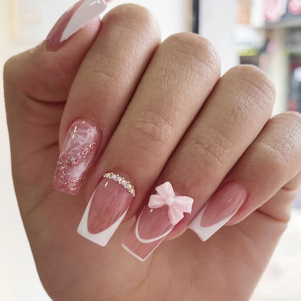24 Pièces Faux Ongles French 3D – Nœud Papillon Élégant & Manucure Professionnelle DIY