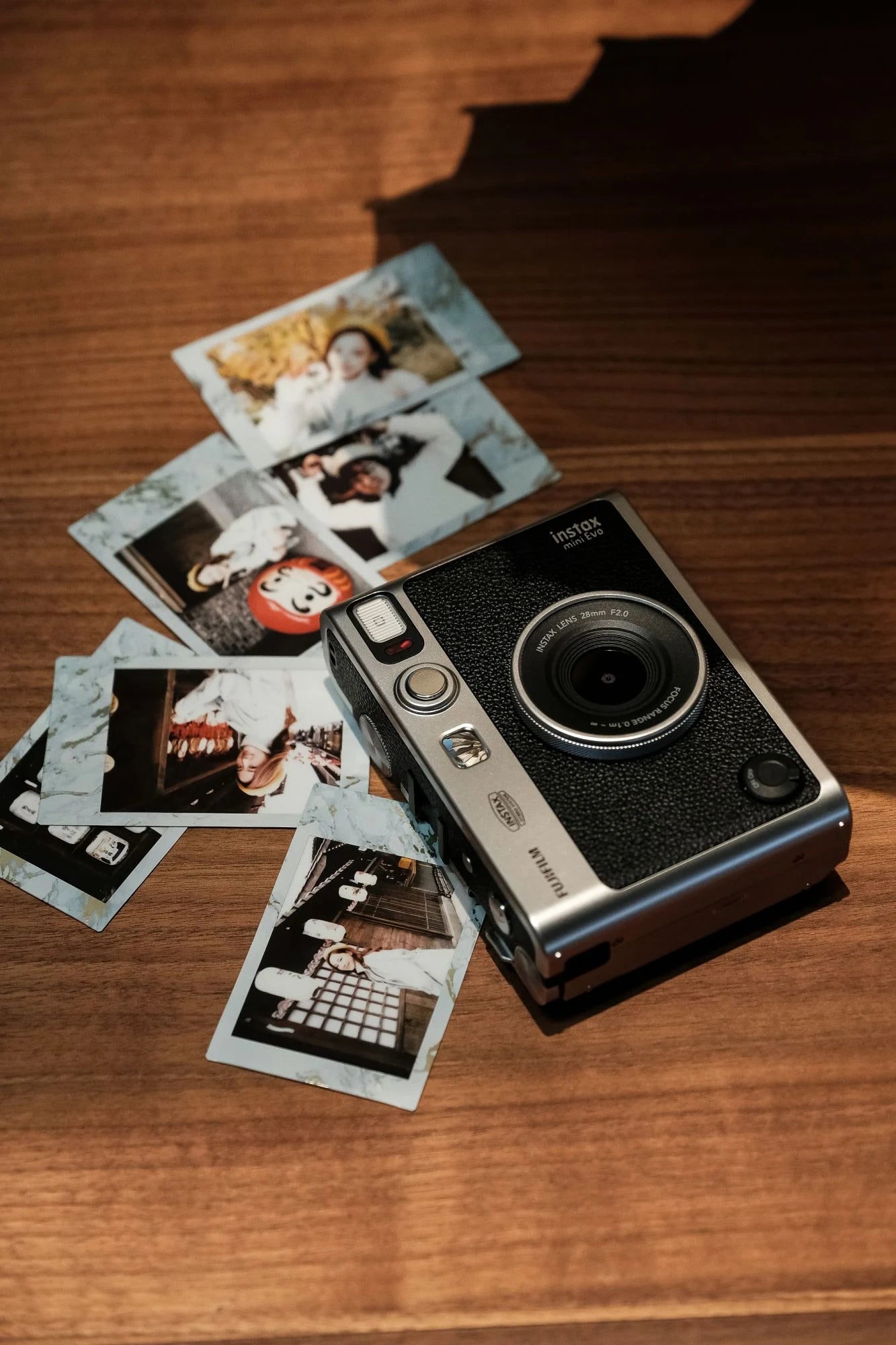 Fujifilm Instax Mini Evo – Caméra Instantanée Hybride | Smartphone Print | Effets Créatifs (Noir & Marron)