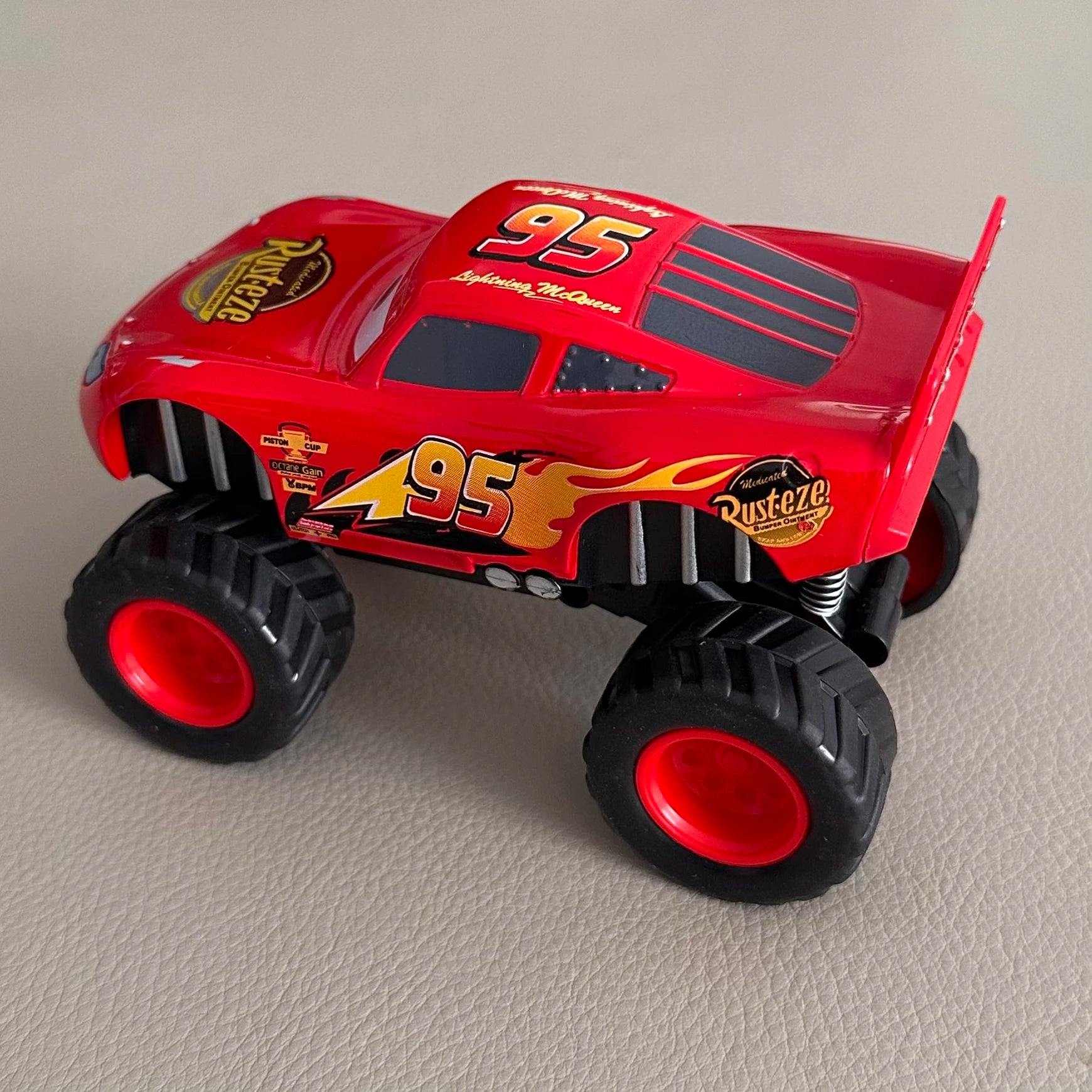 Disney Toy Story 4 – Lightning McQueen Inertiel avec Lumières | Modèle de Collection Enfants