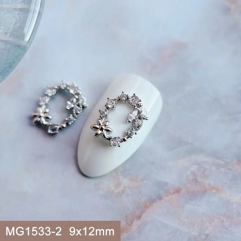 Décorations d’Ongles Noël Zircon ✨ (Lot de 10 pièces)