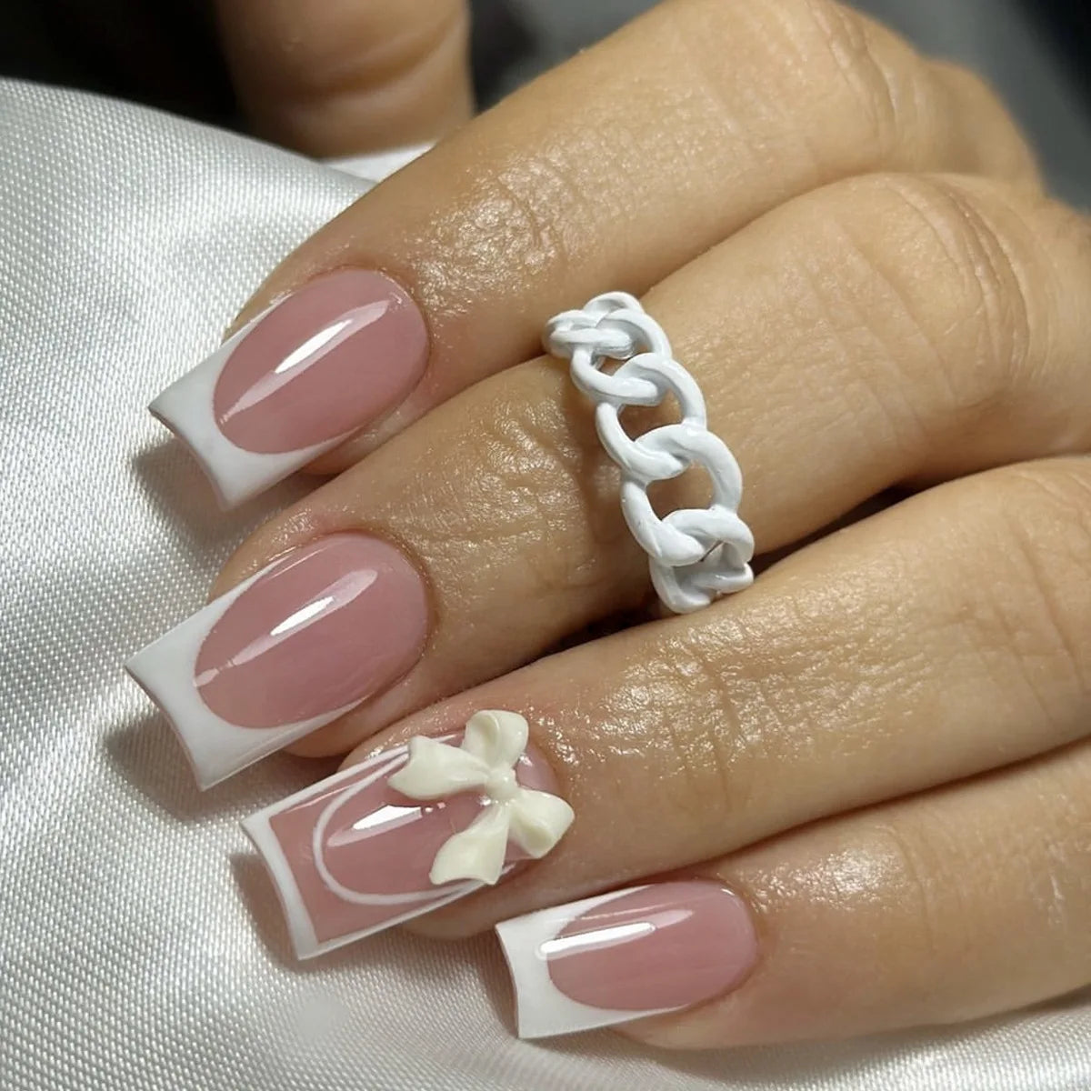 24 Pièces Faux Ongles French 3D – Nœud Papillon Élégant & Manucure Professionnelle DIY