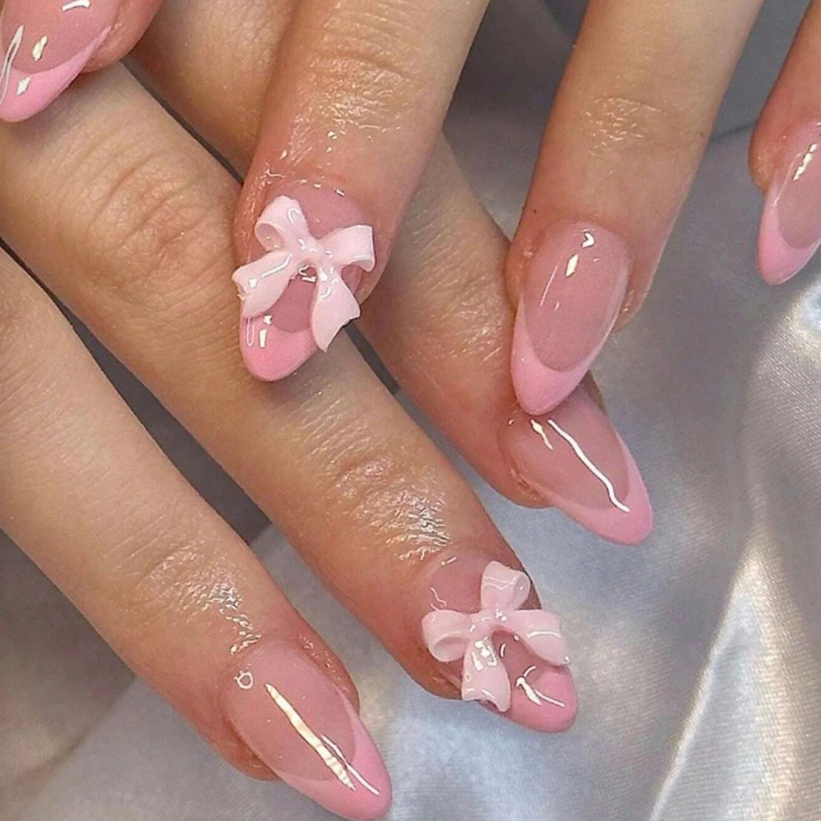 24 Pièces Faux Ongles French 3D – Nœud Papillon Élégant & Manucure Professionnelle DIY