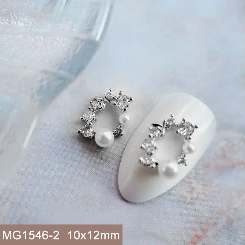 Décorations d’Ongles Noël Zircon ✨ (Lot de 10 pièces)