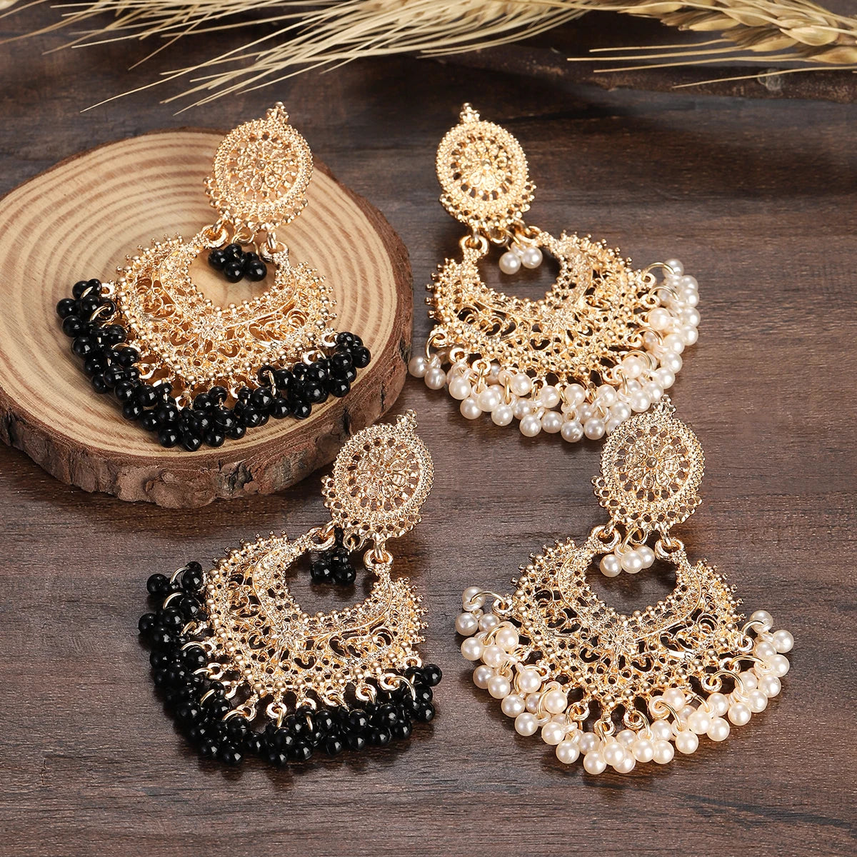 Boucles d’Oreilles Jhumka Indiennes – Cœur Doré, Perles & Pompon – Style Vintage Éthnique