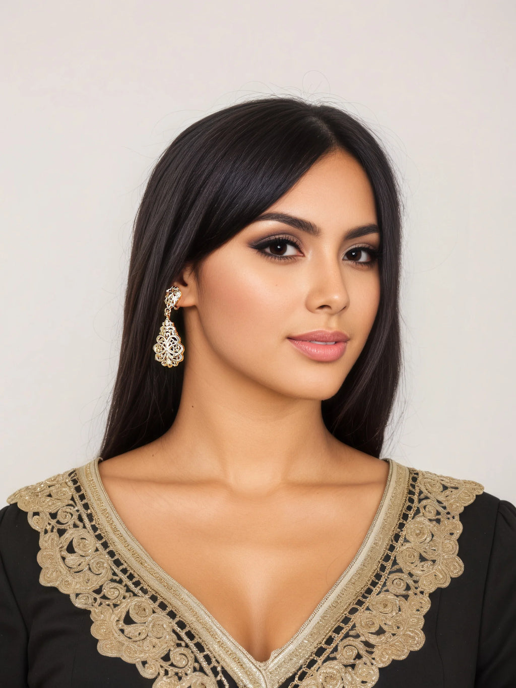 Boucles d’Oreilles Rétro Dorées – Motifs Sculptés en Creux