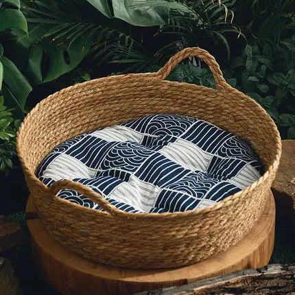 Panier en rotin tressé pour chat — couchage d'été