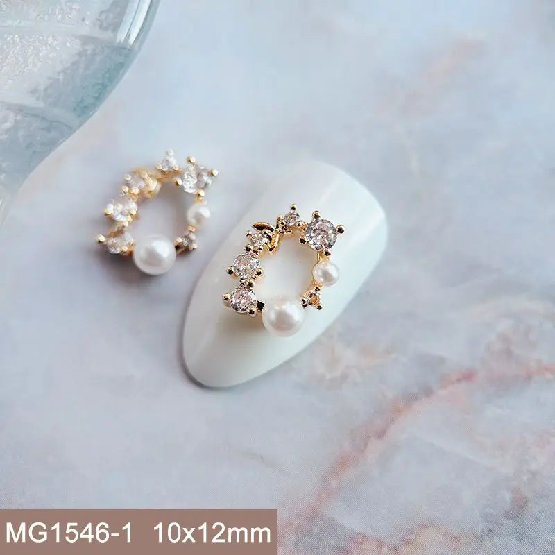 Décorations d’Ongles Noël Zircon ✨ (Lot de 10 pièces)