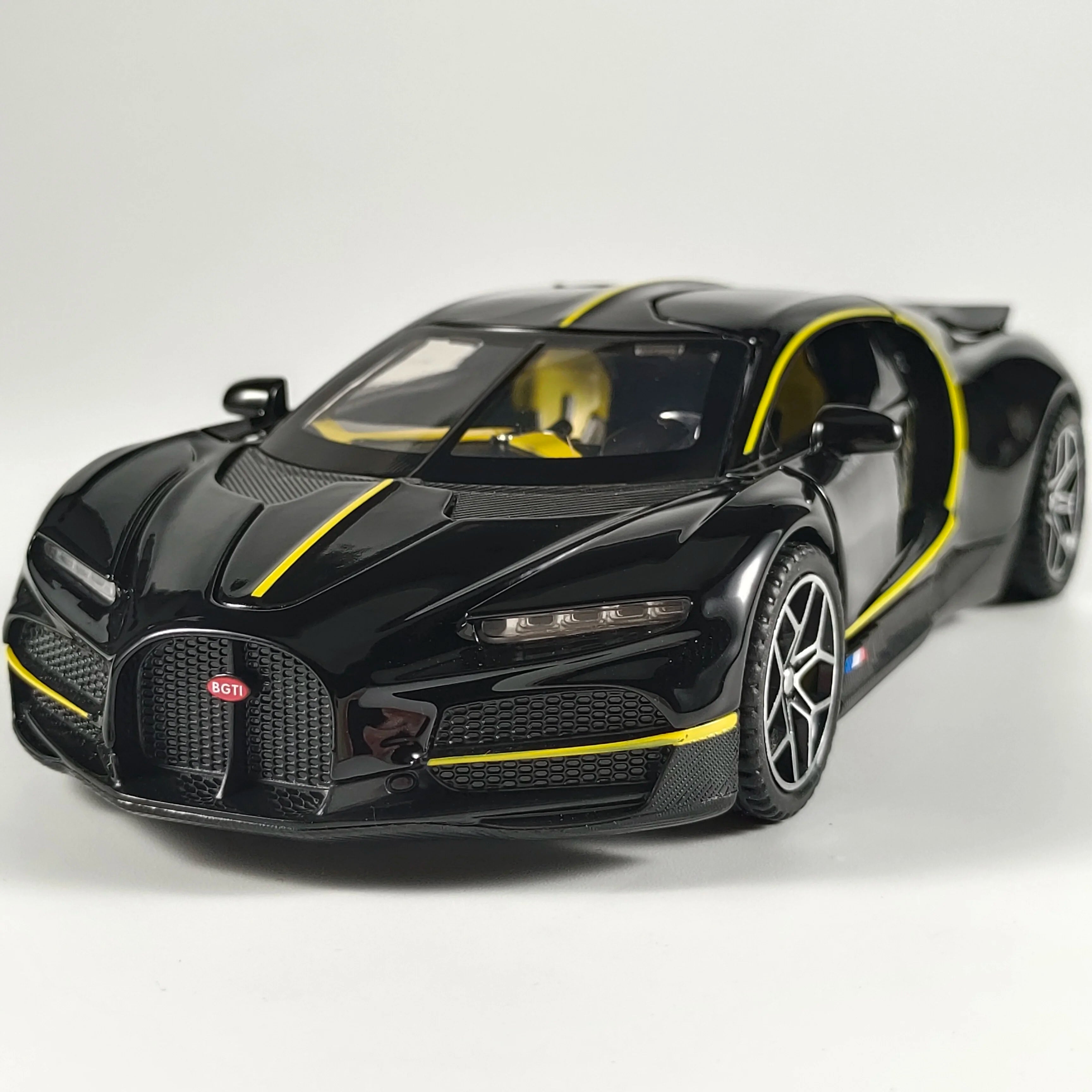 Bugatti Tourbillon V16 – Modèle 1:32 en Alliage | Son & Lumière | Mini GT Collection