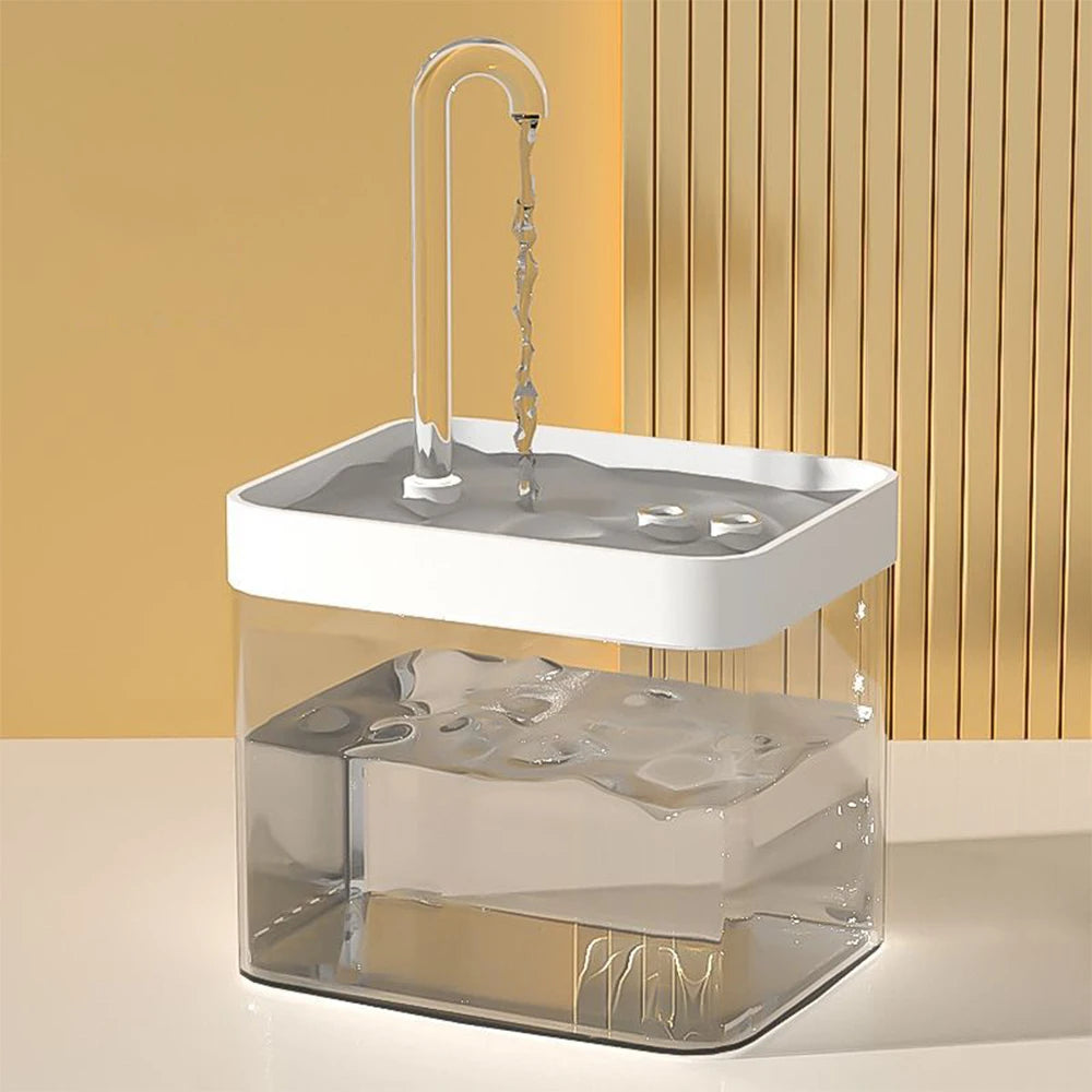 Fontaine à eau transparente pour chat et chien — filtrante et silencieuse