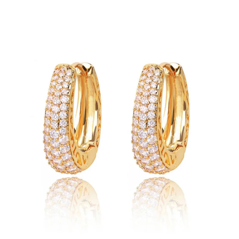 Boucles d’Oreilles Créoles HUITAN – Pavé CZ Doré Luxe