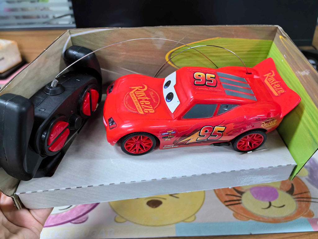 Lightning McQueen 2-en-1 – Voiture Télécommandée Transformable en Robot RC