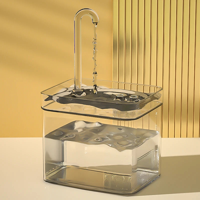 Fontaine à eau transparente pour chat et chien — filtrante et silencieuse
