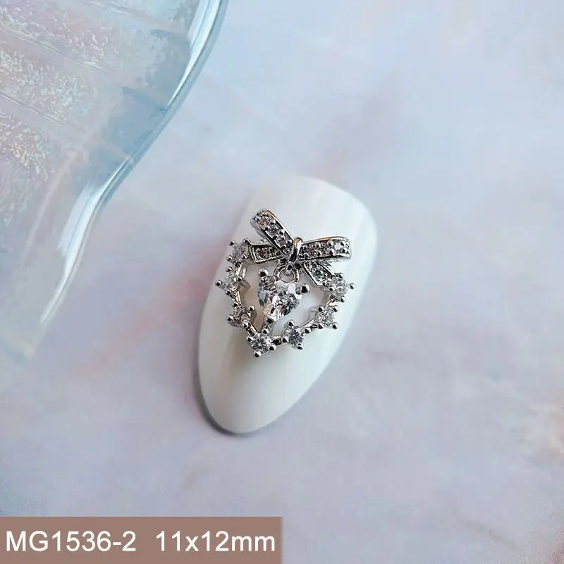 Décorations d’Ongles Noël Zircon ✨ (Lot de 10 pièces)